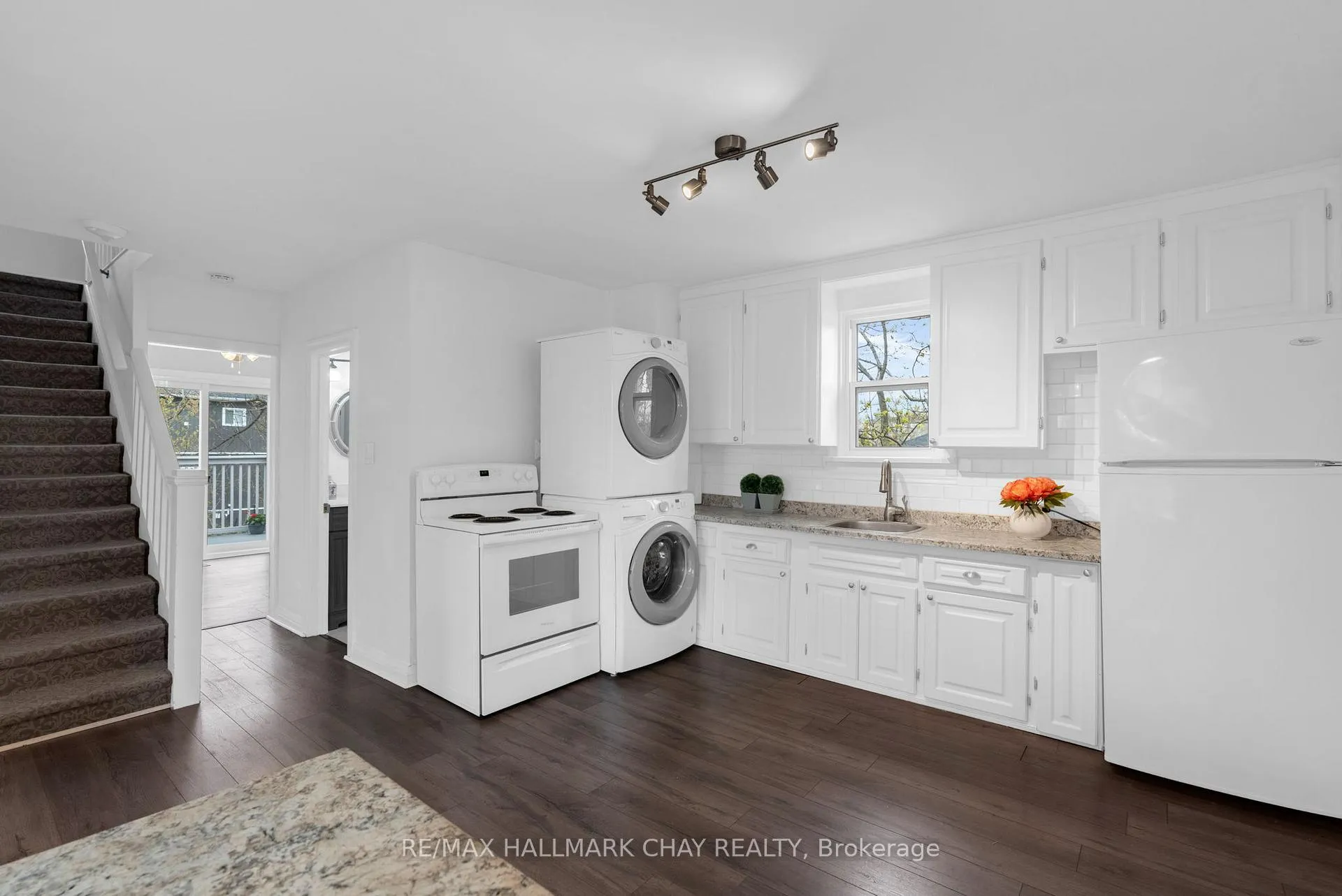 Photo 11 of 296 Barrie Road, Orillia — HOMEH