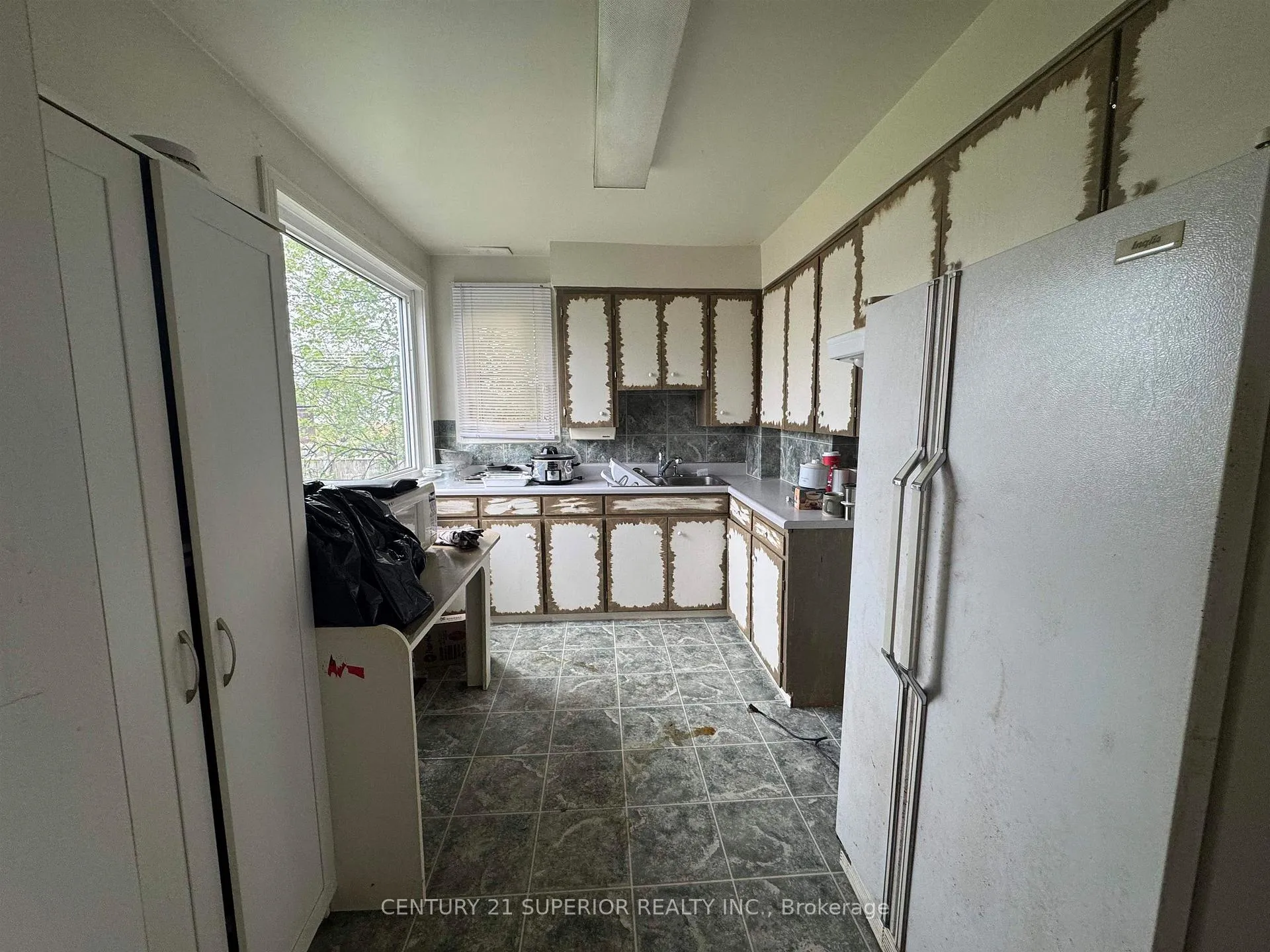 Photo 4 of 25 Ross Avenue, Marathon — HOMEH