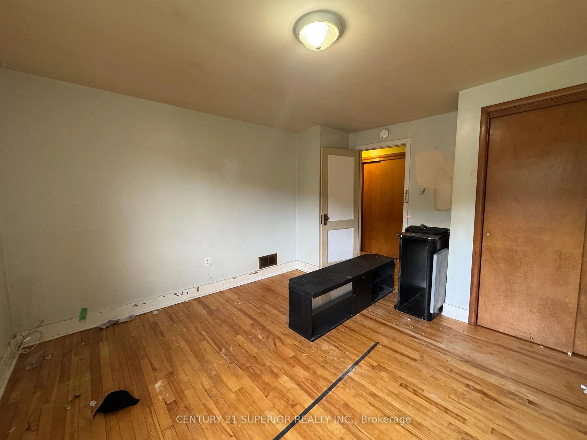 Photo 7 of 25 Ross Avenue, Marathon — HOMEH