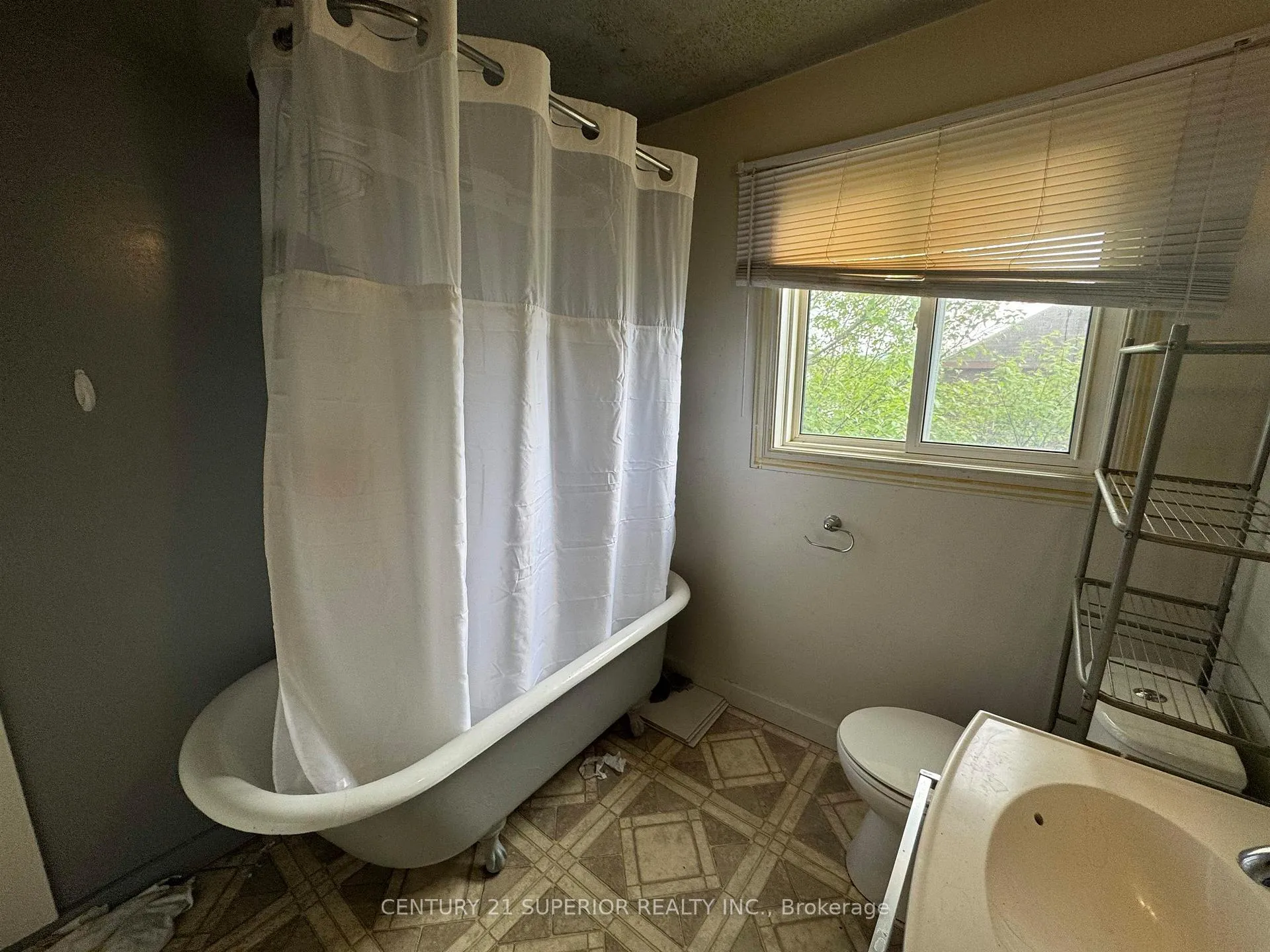 Photo 9 of 25 Ross Avenue, Marathon — HOMEH