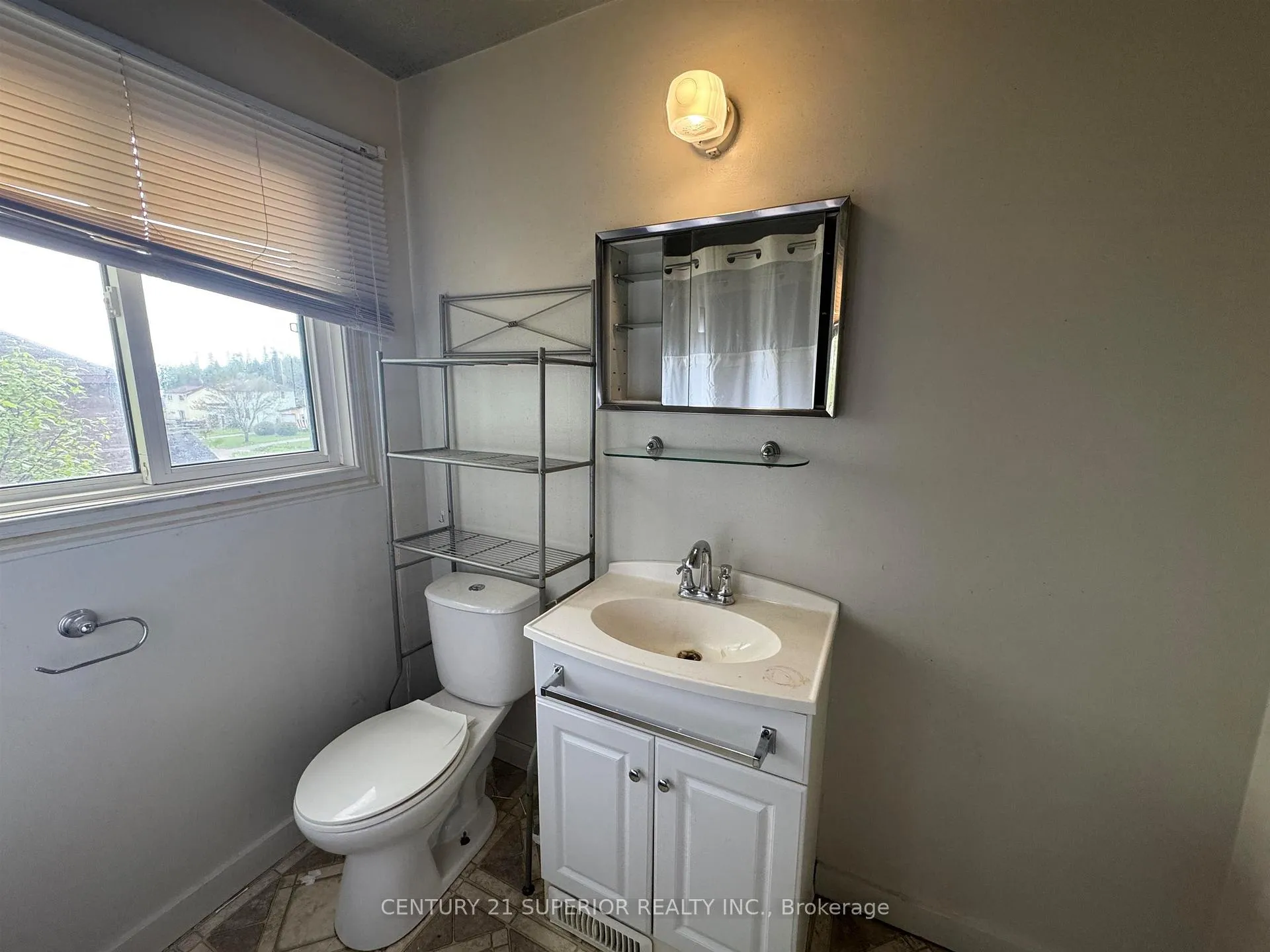 Photo 10 of 25 Ross Avenue, Marathon — HOMEH