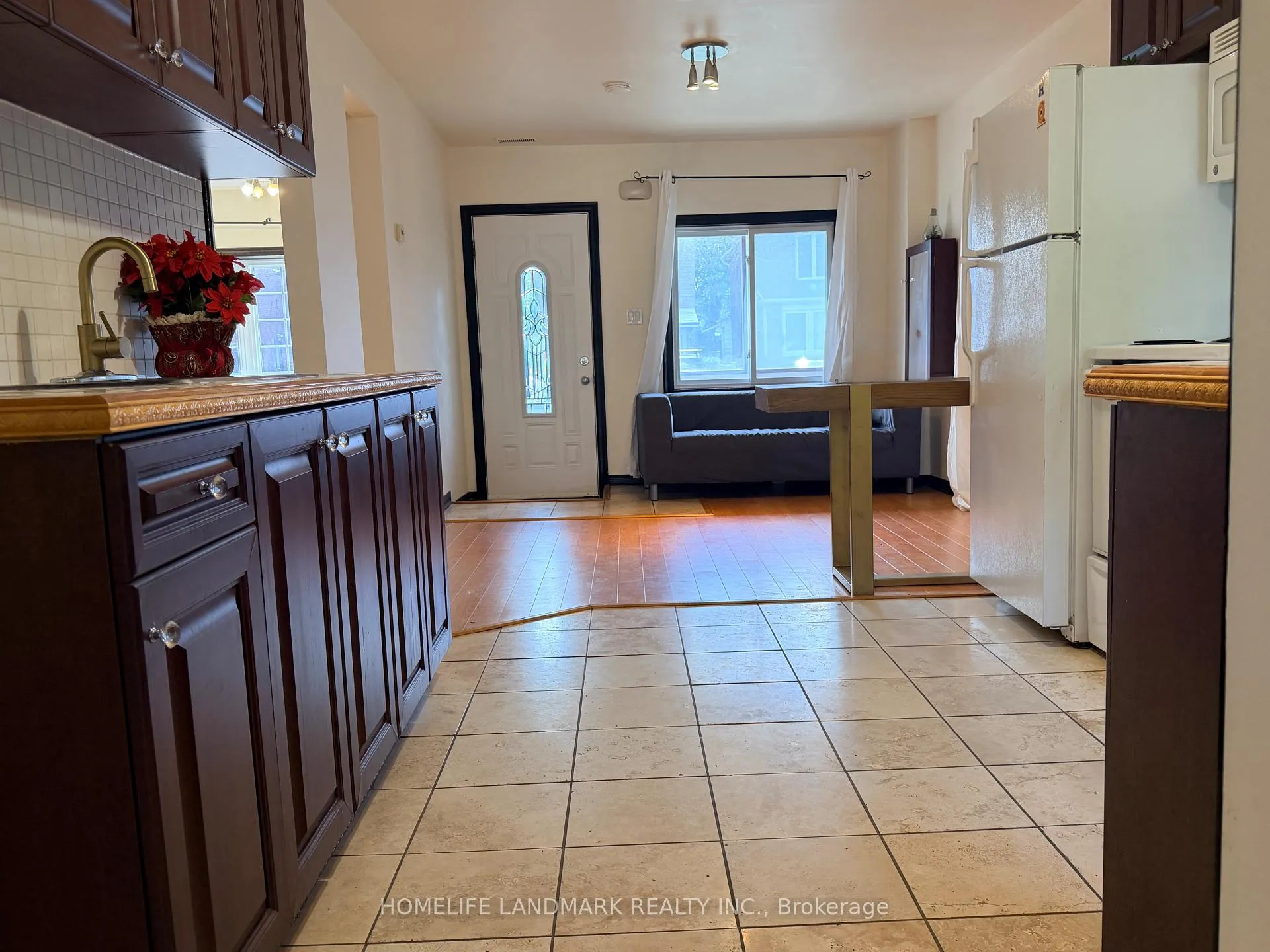 Photo 5 of 15 Fourteenth Street, Etobicoke, New Toronto — HOMEH