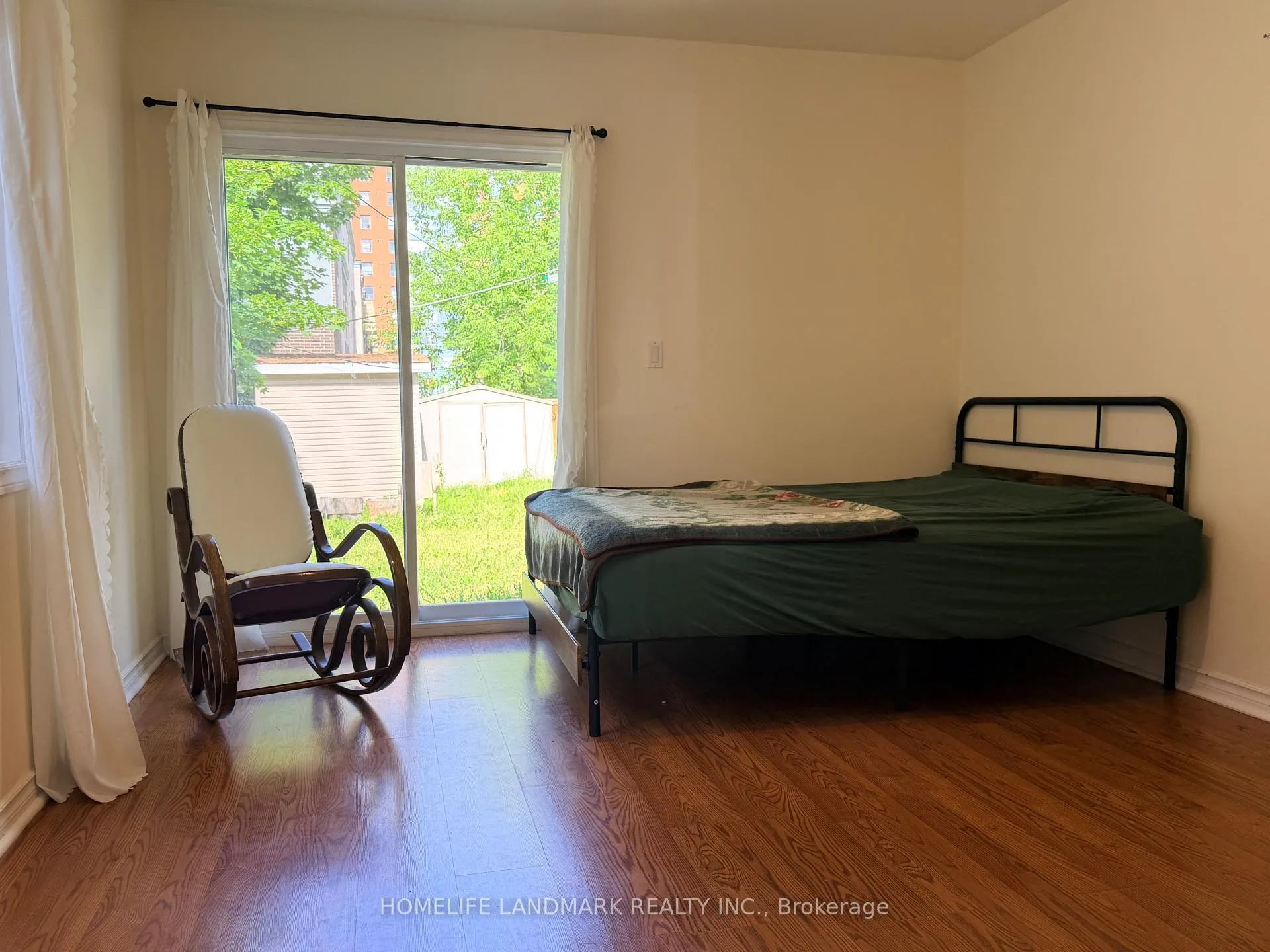 Photo 8 of 15 Fourteenth Street, Etobicoke, New Toronto — HOMEH