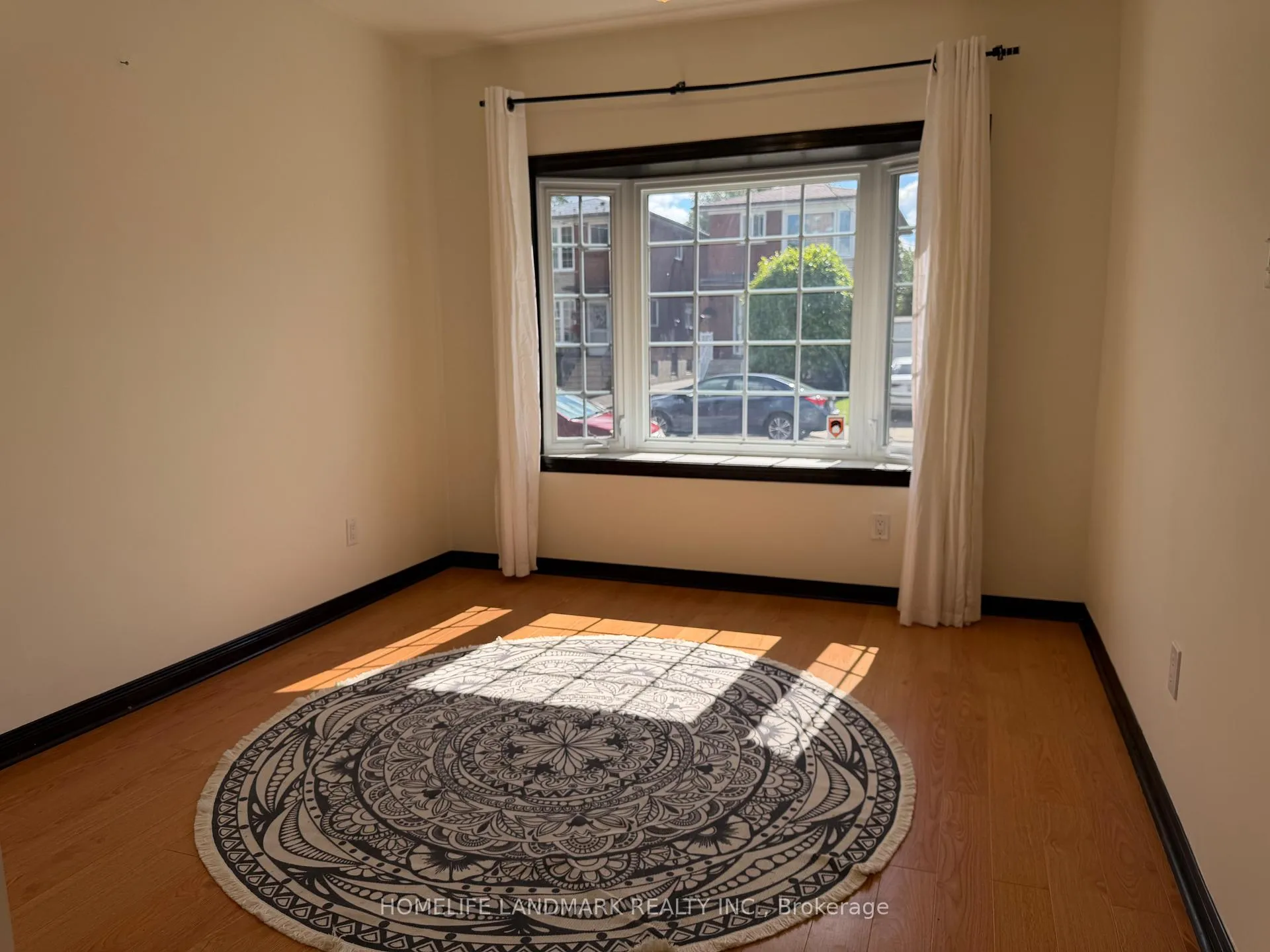 Photo 10 of 15 Fourteenth Street, Etobicoke, New Toronto — HOMEH