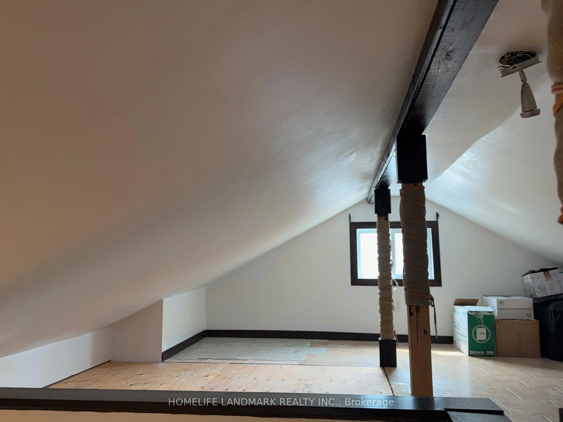 Photo 21 of 15 Fourteenth Street, Etobicoke, New Toronto — HOMEH