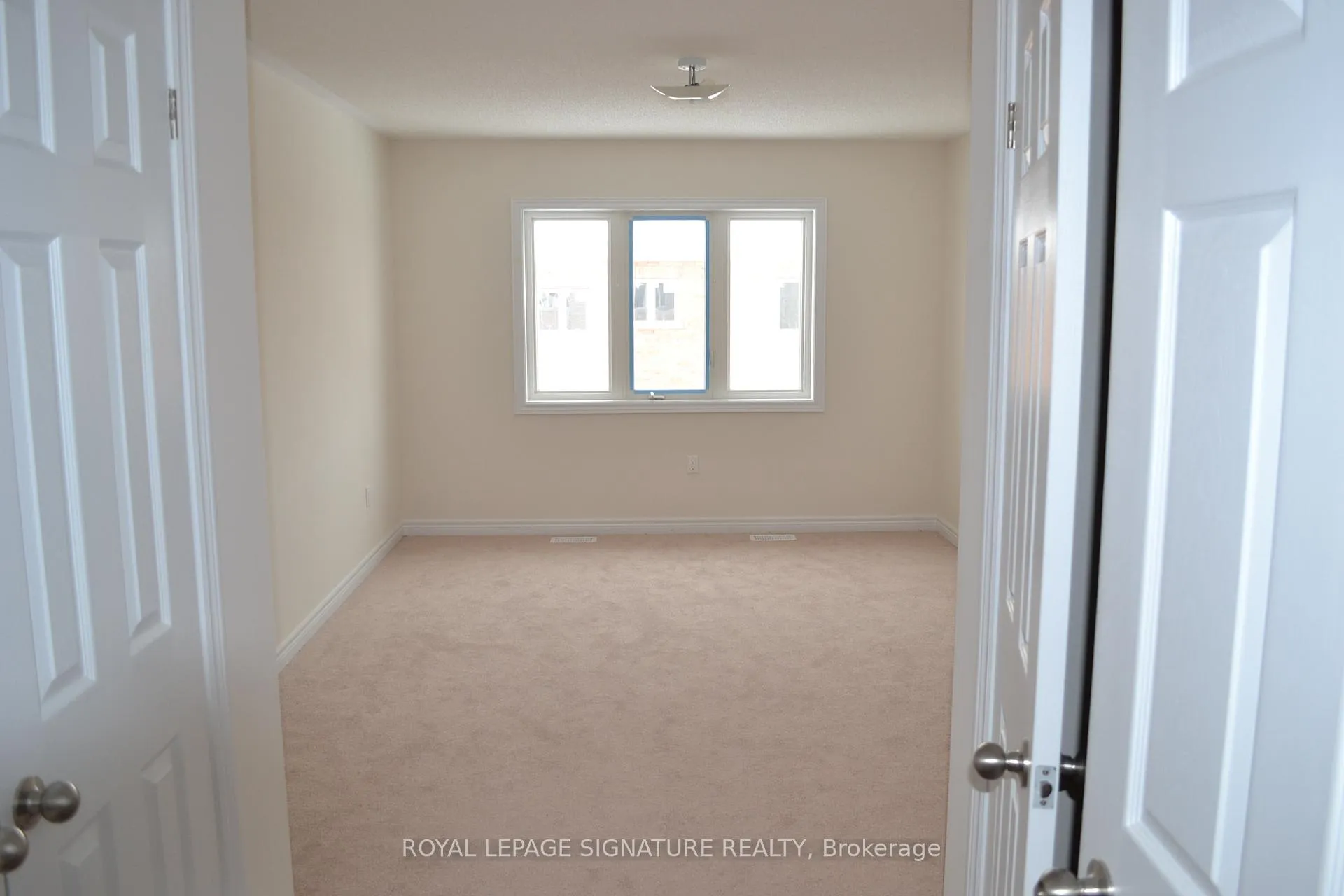 Photo 3 of 656 Asleton Boulevard, Milton, Willmott — HOMEH
