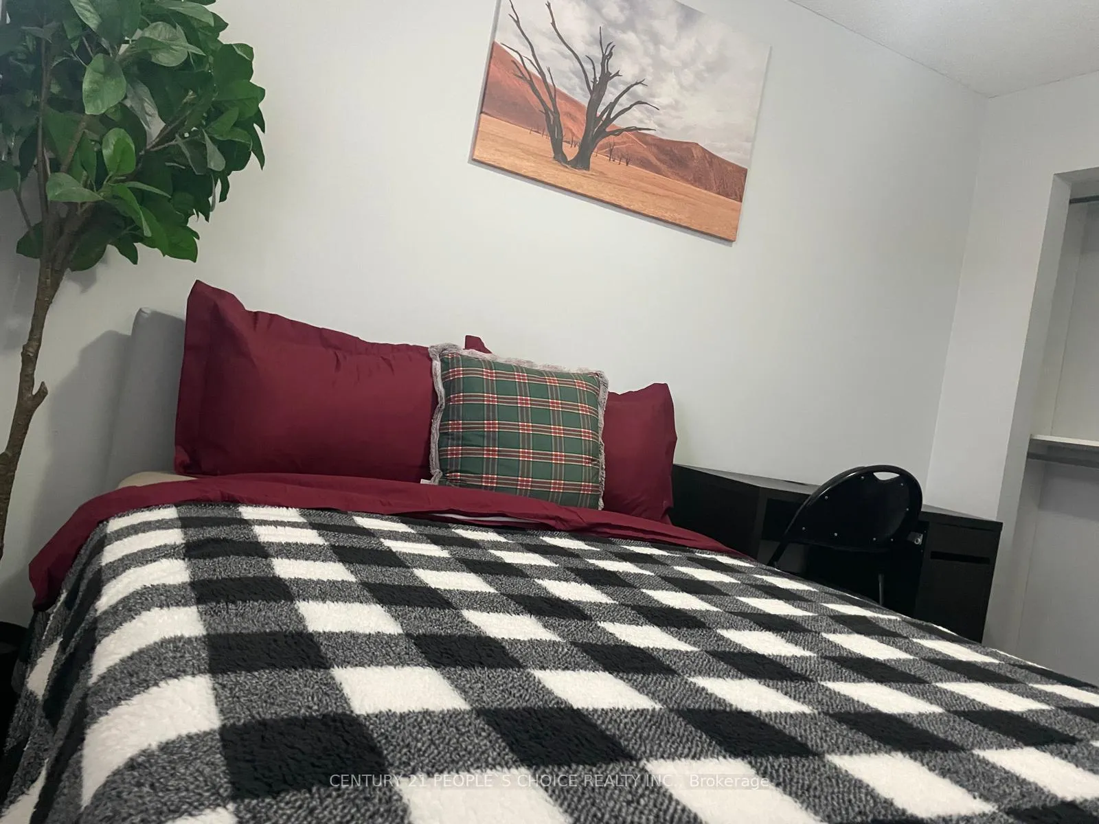 Photo 2 of Unit Room, 54 Carrie Crescent, Brampton, Fletcher's West — HOMEH