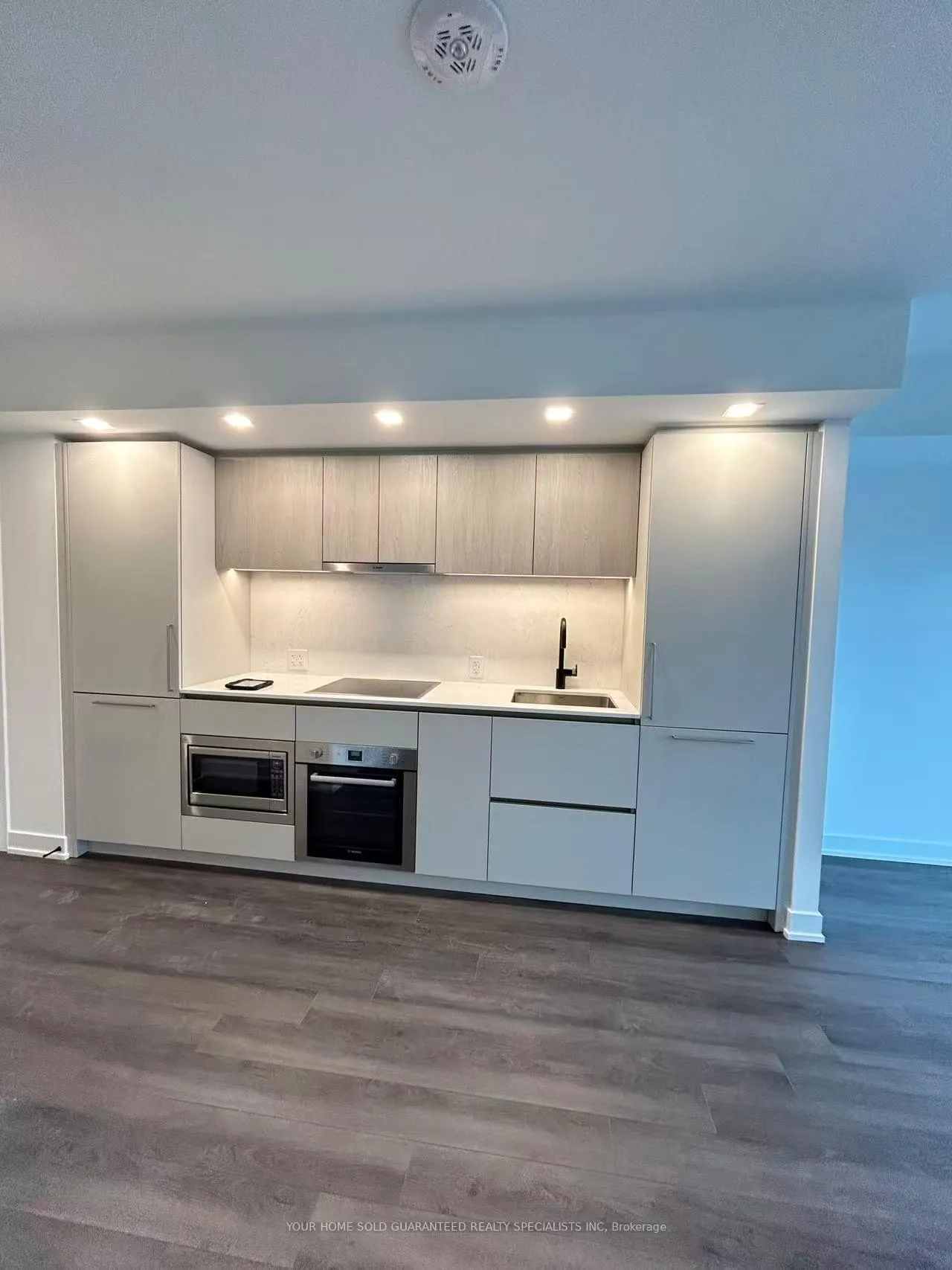 Photo 2 of Unit 905, 609 Sherbourne Street, Toronto, North St. James Town — HOMEH