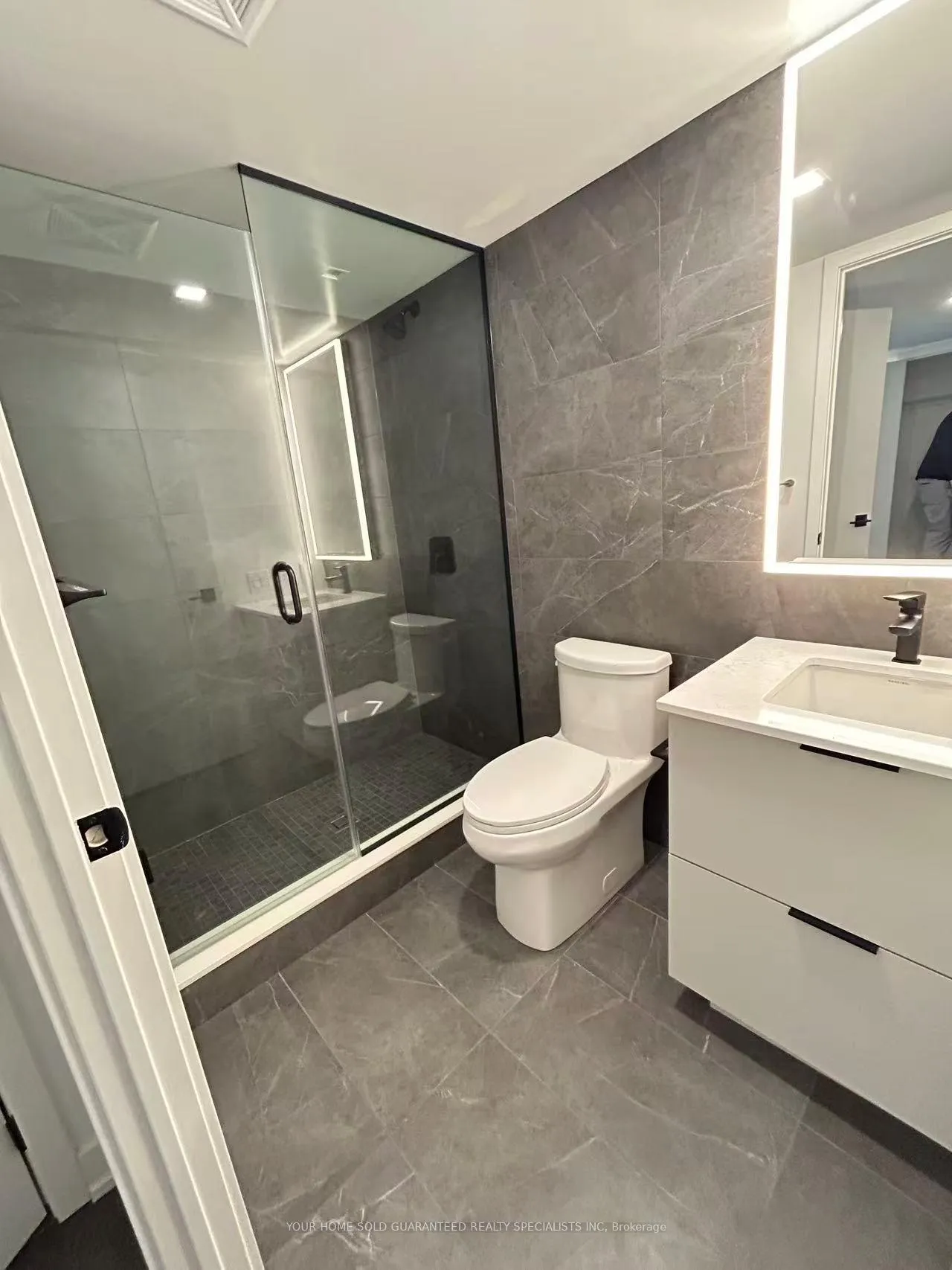 Photo 3 of Unit 905, 609 Sherbourne Street, Toronto, North St. James Town — HOMEH