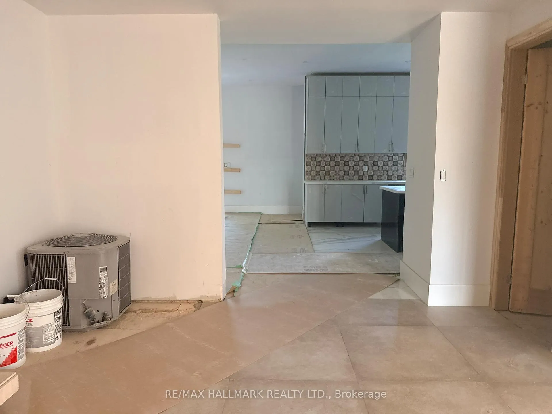 Photo 13 of 783 Midland Avenue, Scarborough, Kennedy Park — HOMEH