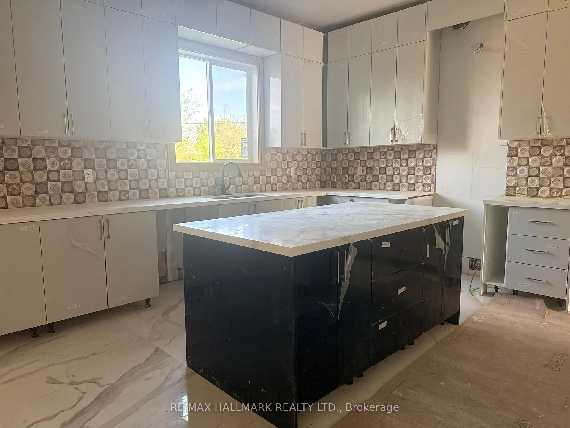 Photo 14 of 783 Midland Avenue, Scarborough, Kennedy Park — HOMEH