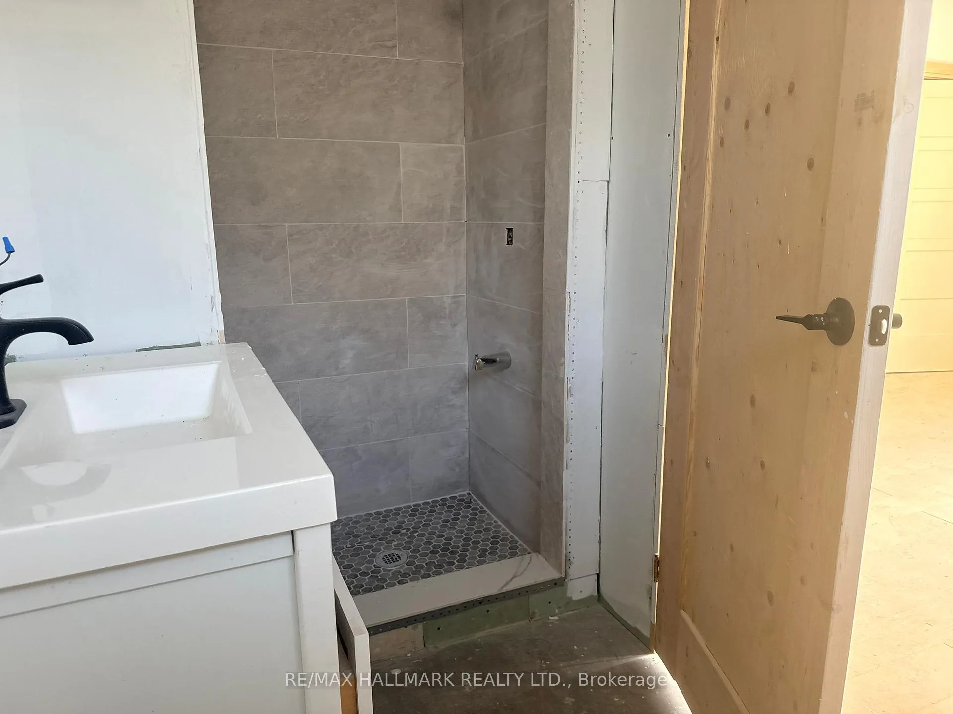 Photo 26 of 783 Midland Avenue, Scarborough, Kennedy Park — HOMEH
