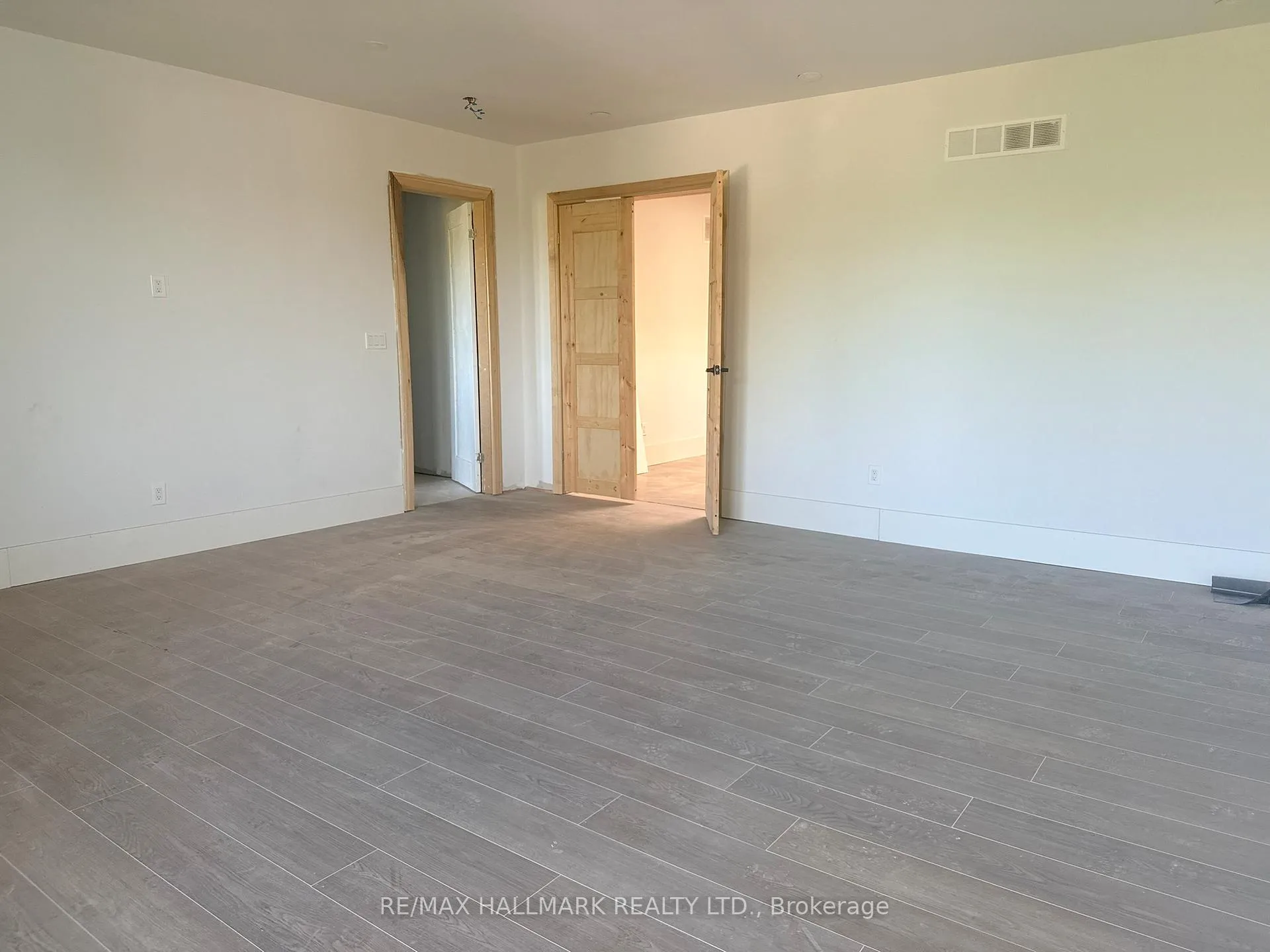 Photo 33 of 783 Midland Avenue, Scarborough, Kennedy Park — HOMEH