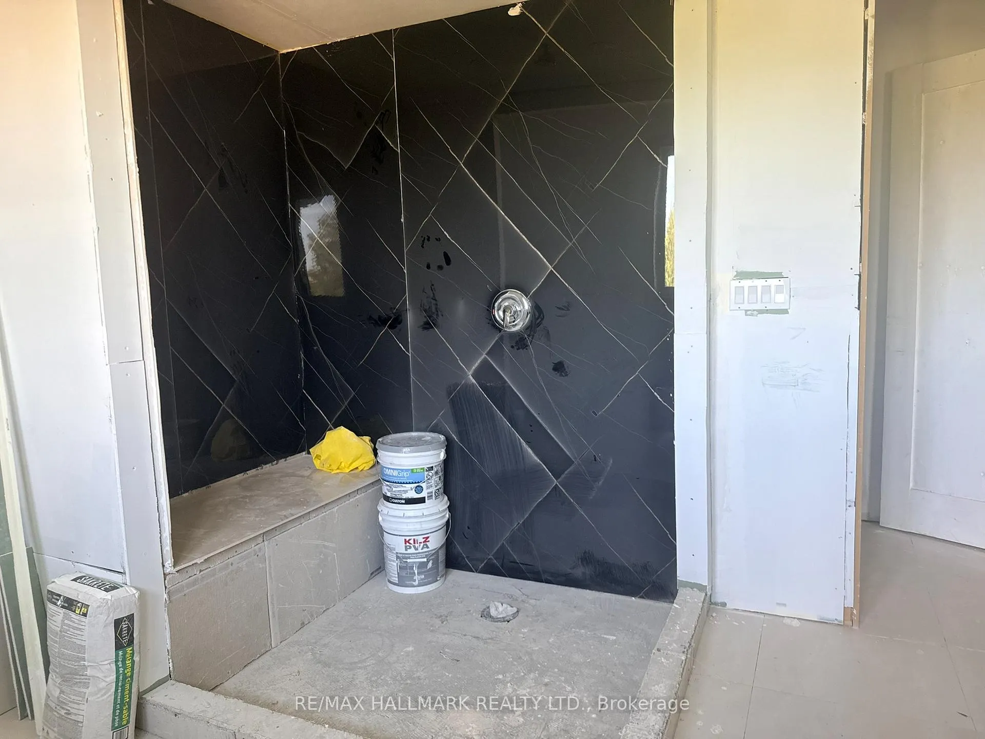 Photo 35 of 783 Midland Avenue, Scarborough, Kennedy Park — HOMEH