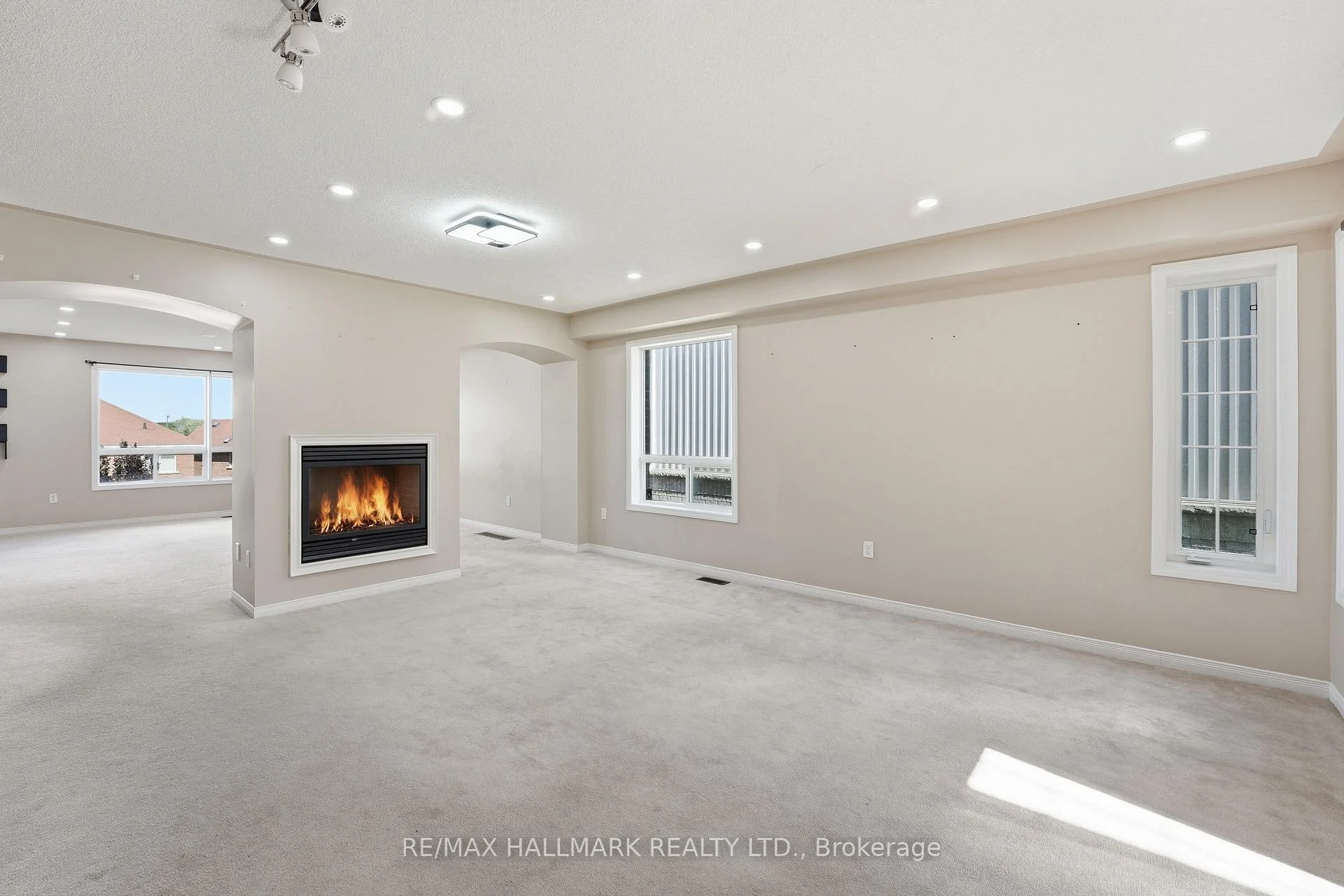 Photo 4 of 1259 Meath Drive, Oshawa, Pinecrest — HOMEH