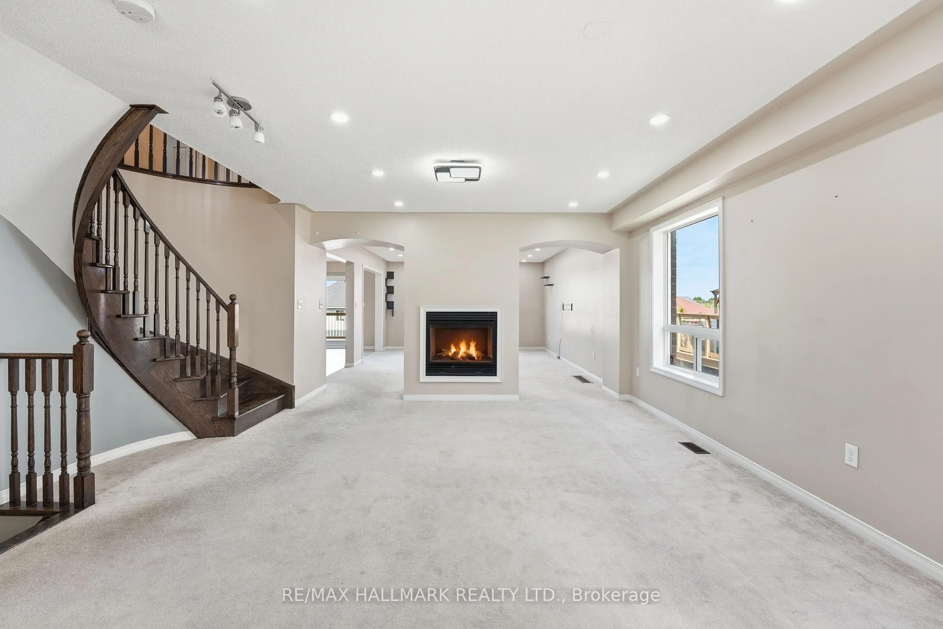 Photo 5 of 1259 Meath Drive, Oshawa, Pinecrest — HOMEH