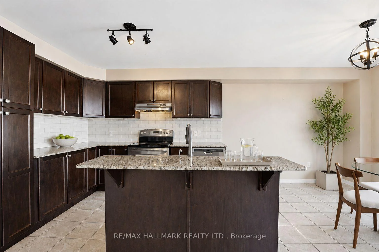 Photo 11 of 1259 Meath Drive, Oshawa, Pinecrest — HOMEH