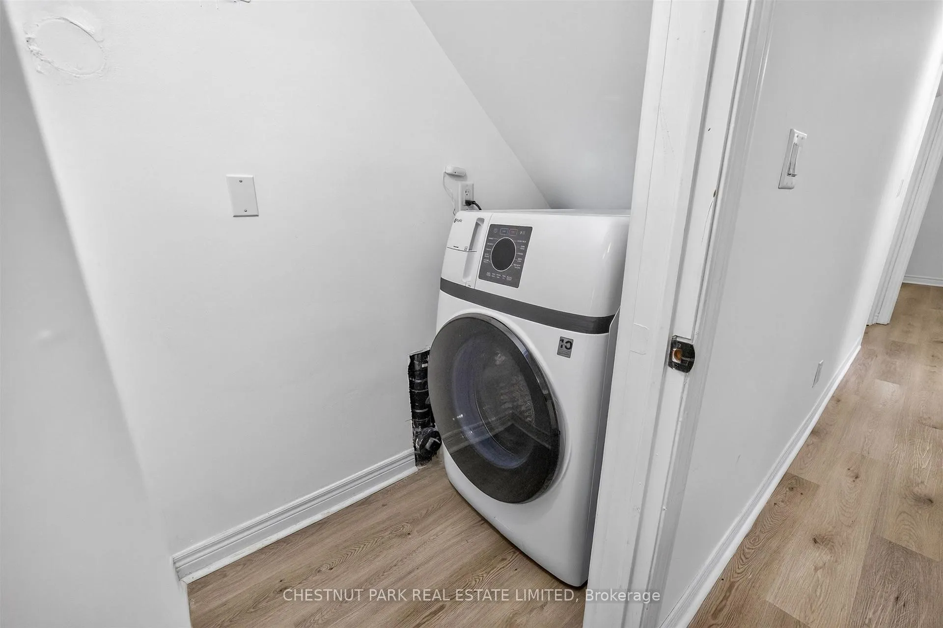 Photo 18 of Unit Lower, 2823 St Clair Avenue E, Toronto, O'Connor-Parkview — HOMEH