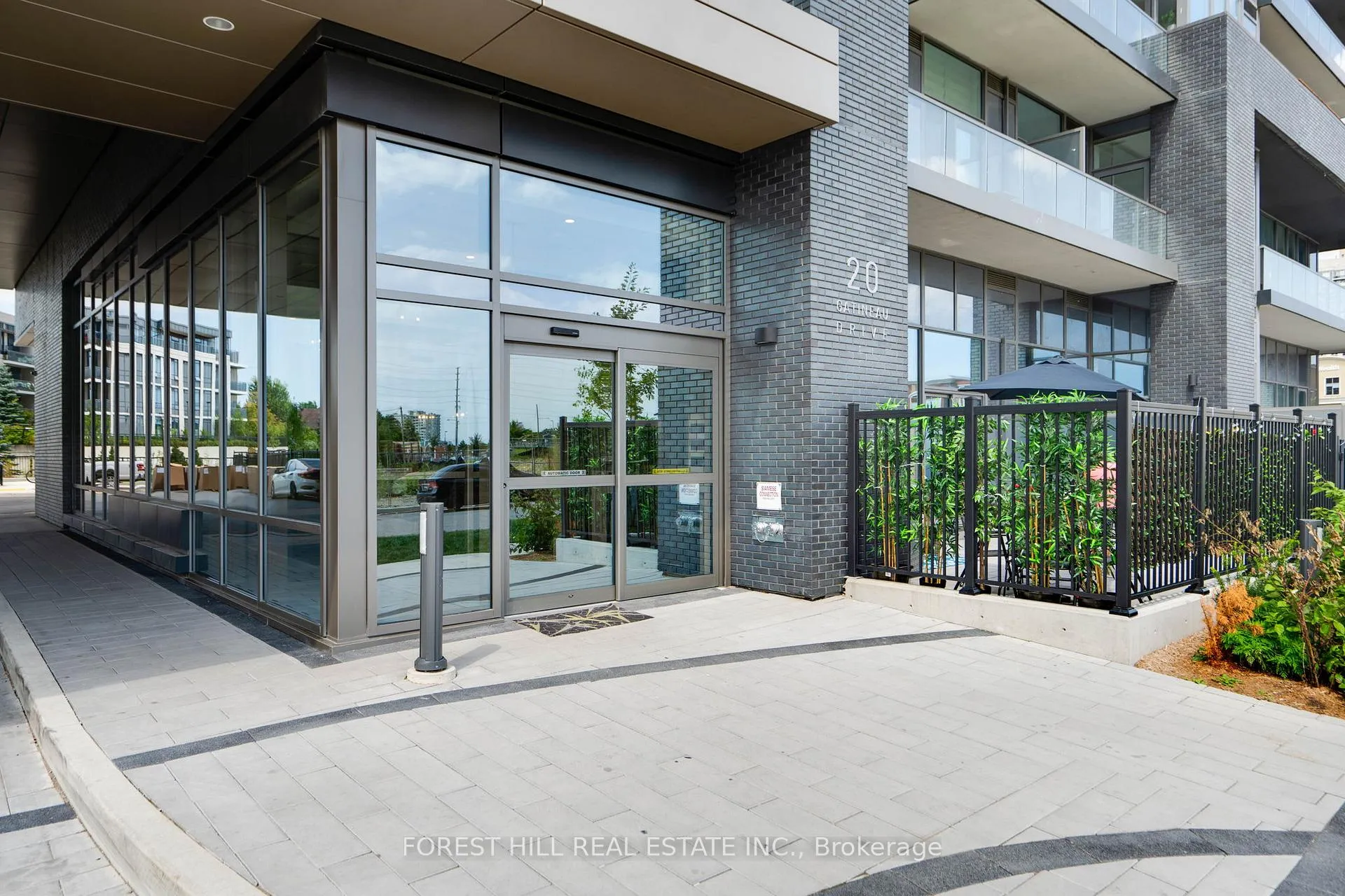 Front of Unit 1703E, 20 Gatineau Drive