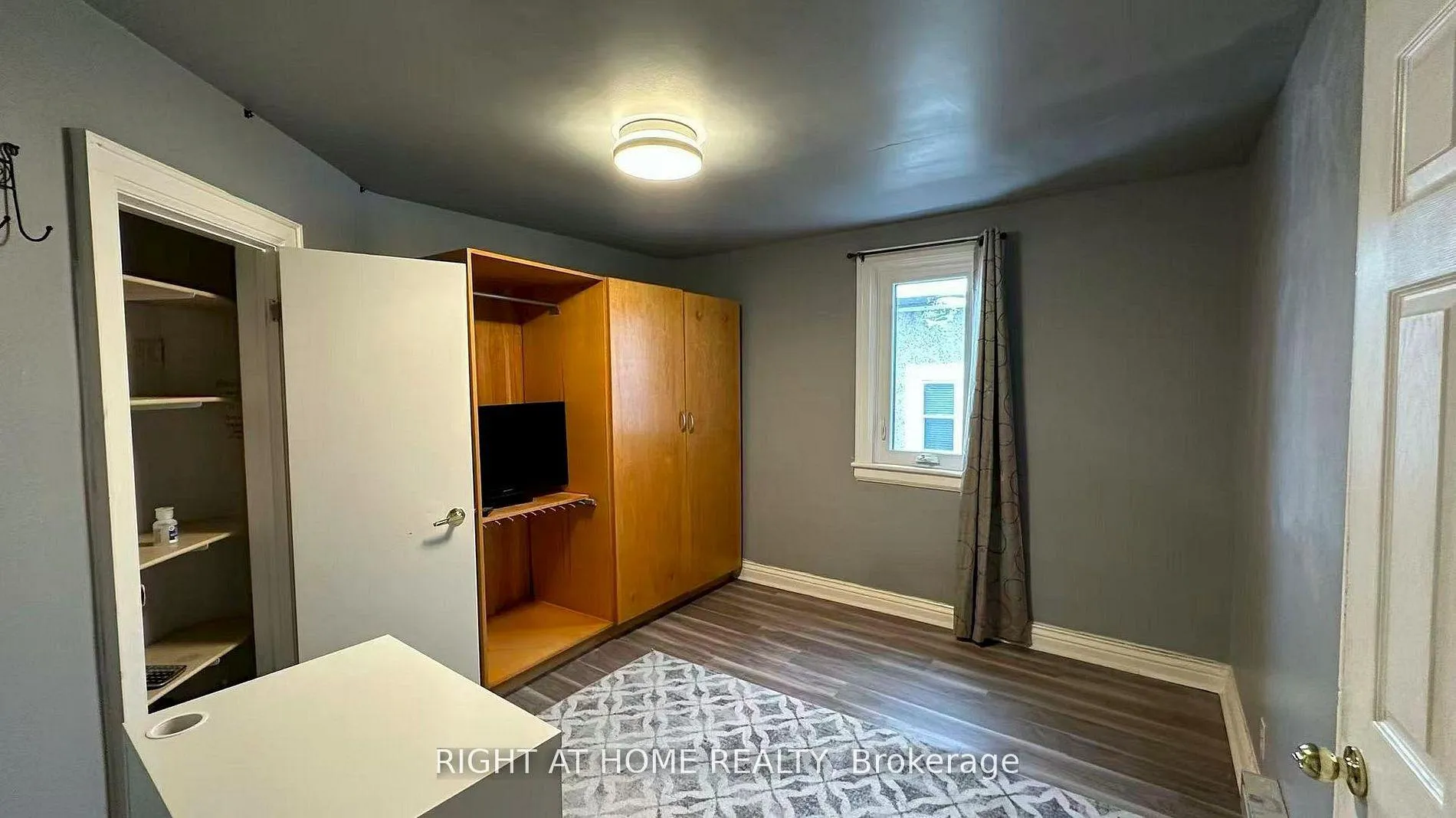 Photo 3 of 148 Haddon Avenue S, Hamilton, Ainslie Wood — HOMEH