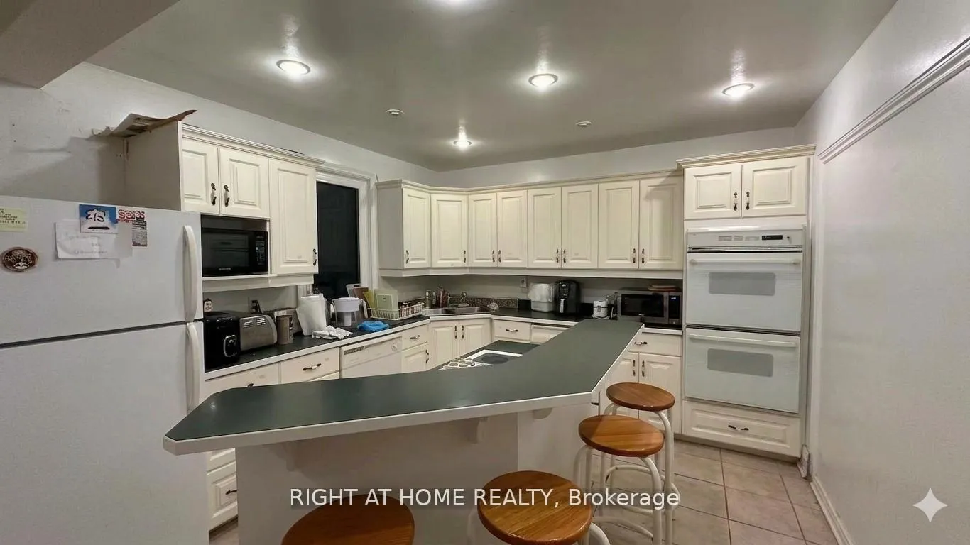 Photo 6 of 148 Haddon Avenue S, Hamilton, Ainslie Wood — HOMEH