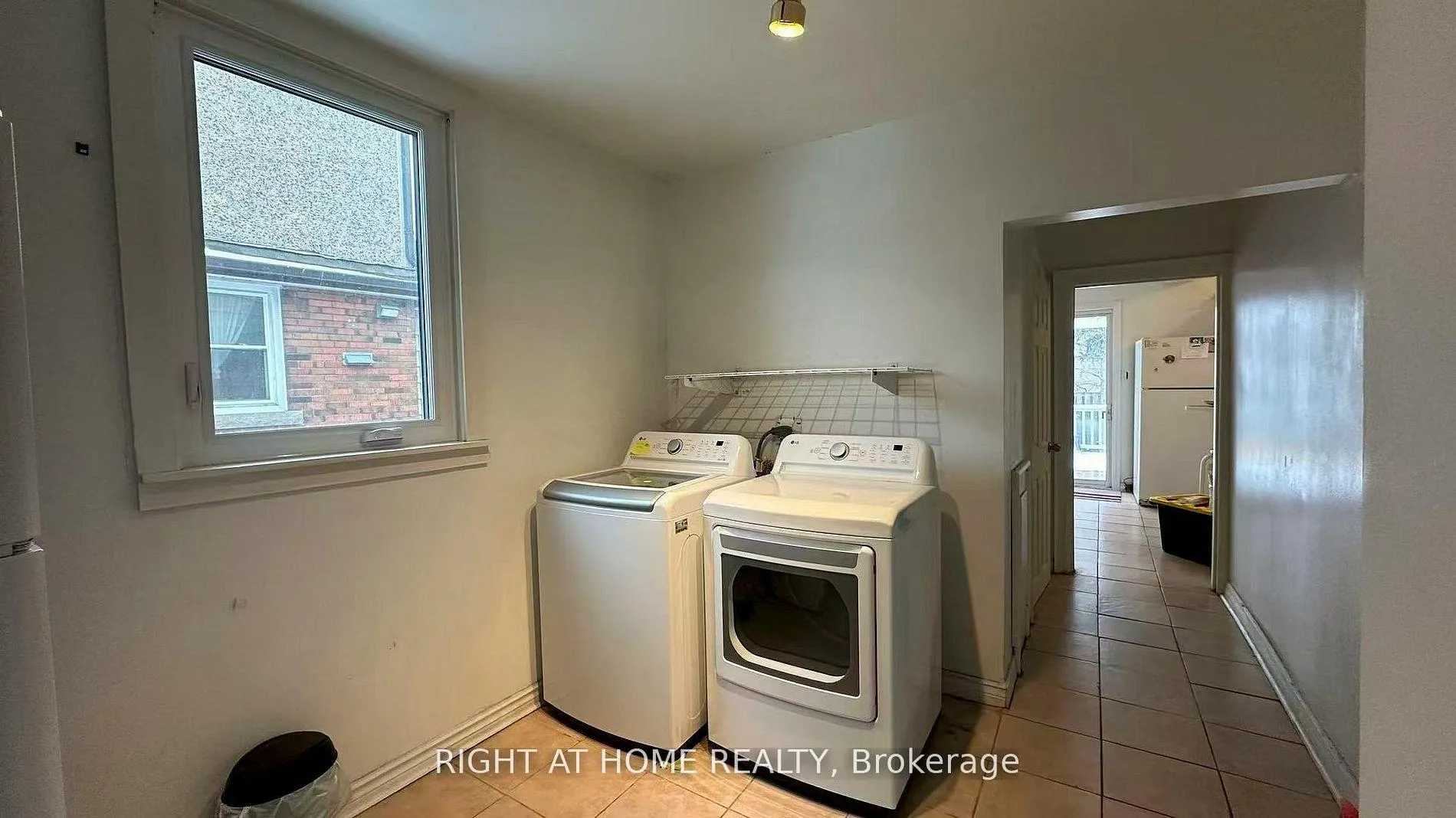Photo 7 of 148 Haddon Avenue S, Hamilton, Ainslie Wood — HOMEH