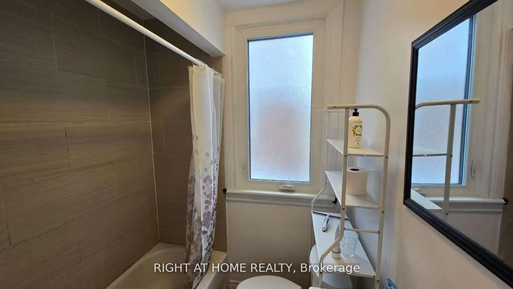 Photo 8 of 148 Haddon Avenue S, Hamilton, Ainslie Wood — HOMEH