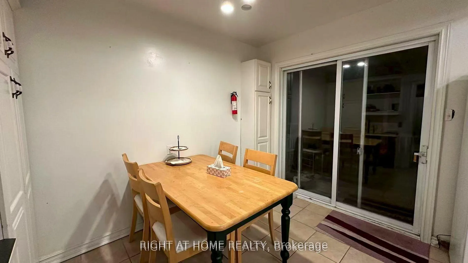 Photo 10 of 148 Haddon Avenue S, Hamilton, Ainslie Wood — HOMEH
