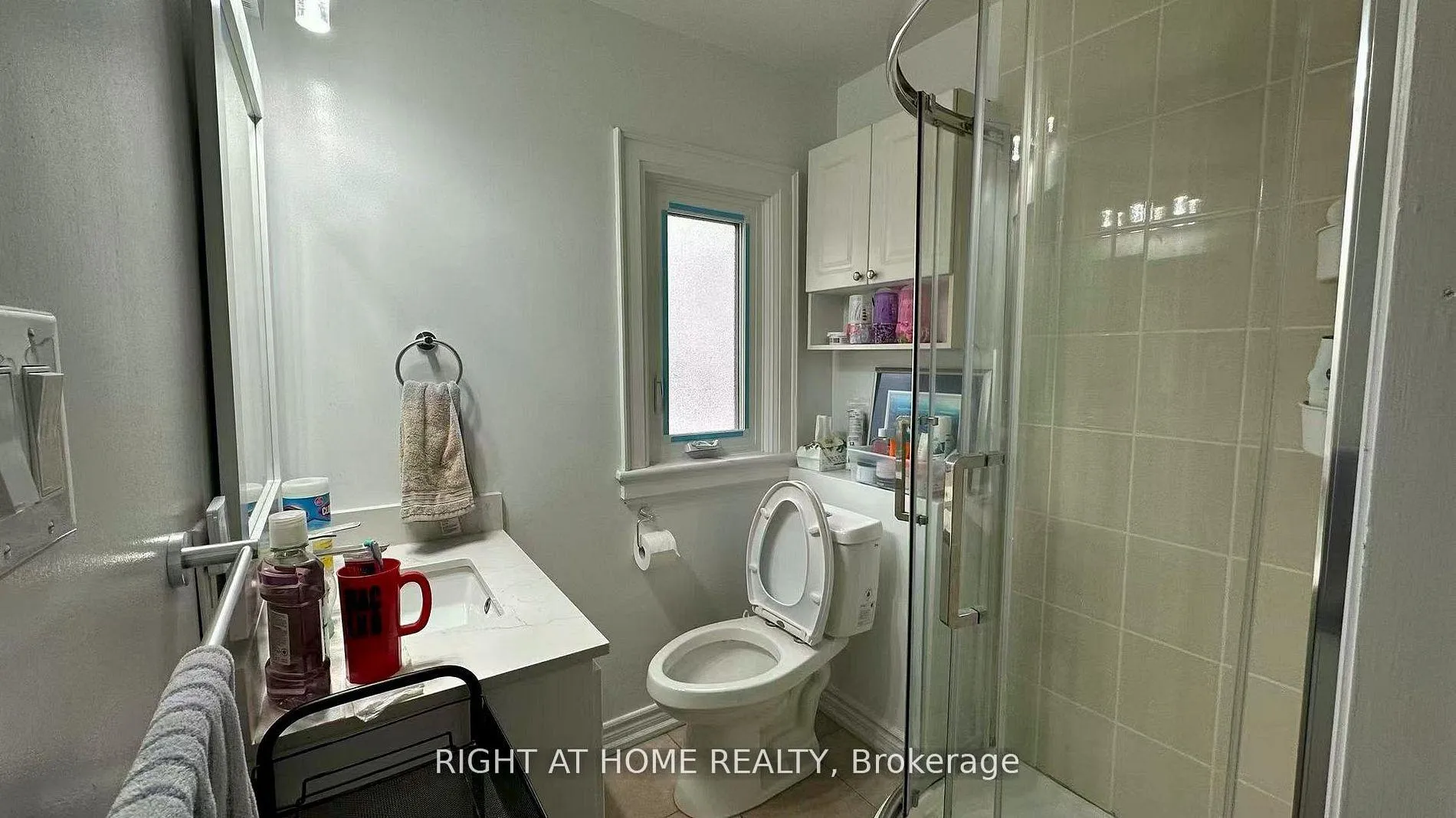 Photo 11 of 148 Haddon Avenue S, Hamilton, Ainslie Wood — HOMEH