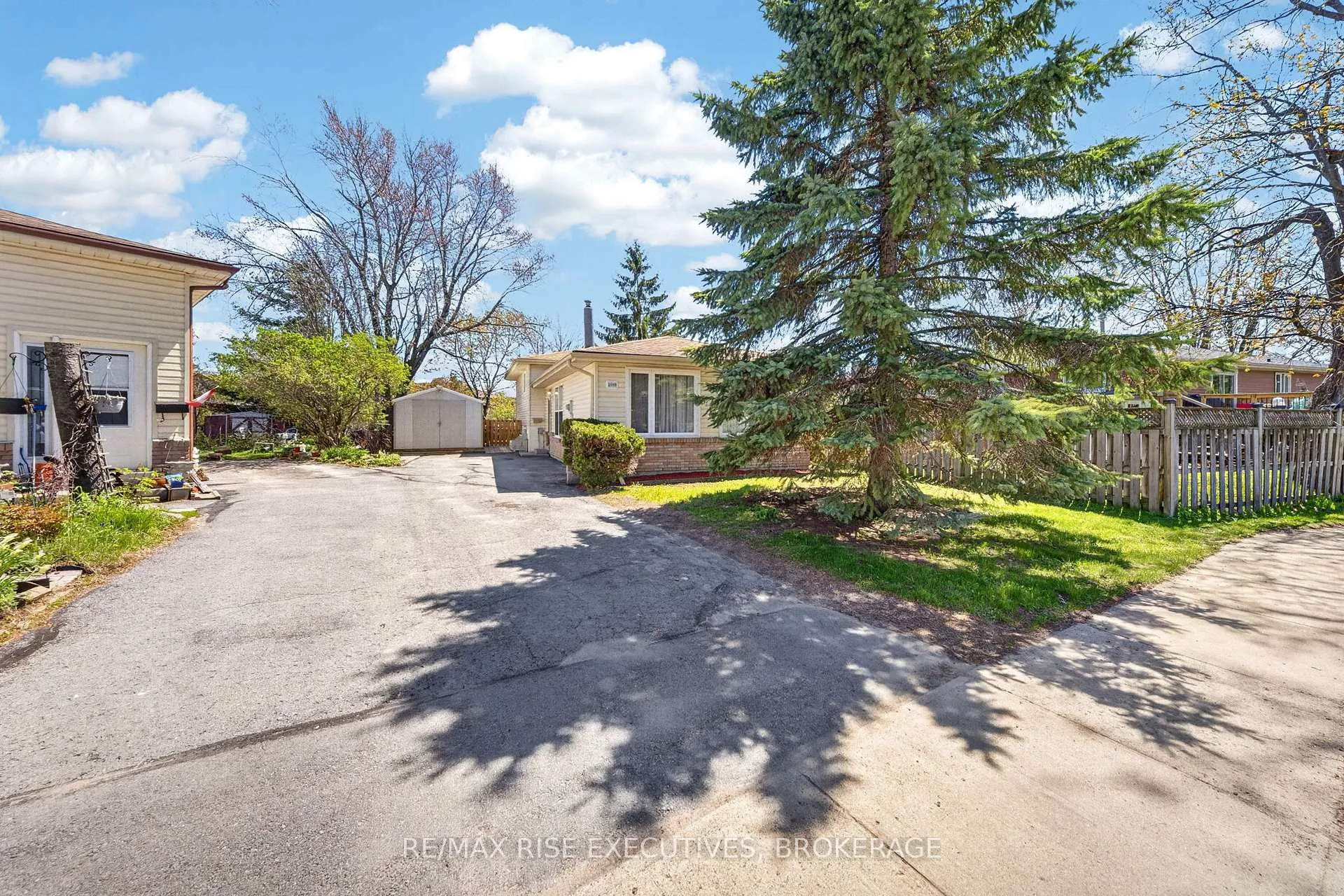 Photo 2 of 1089 Pinewood Place, Kingston, City Northwest — HOMEH