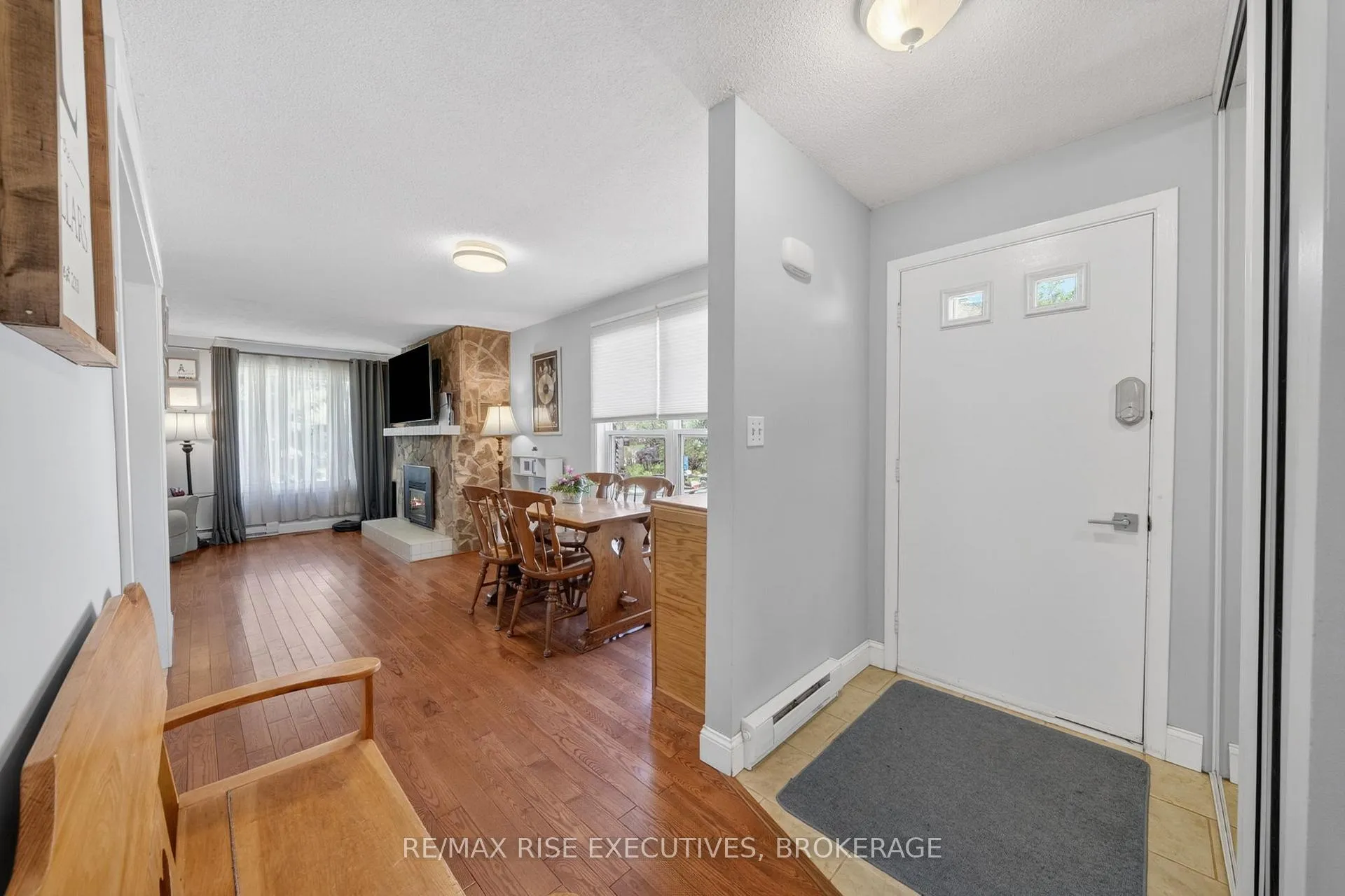 Photo 4 of 1089 Pinewood Place, Kingston, City Northwest — HOMEH