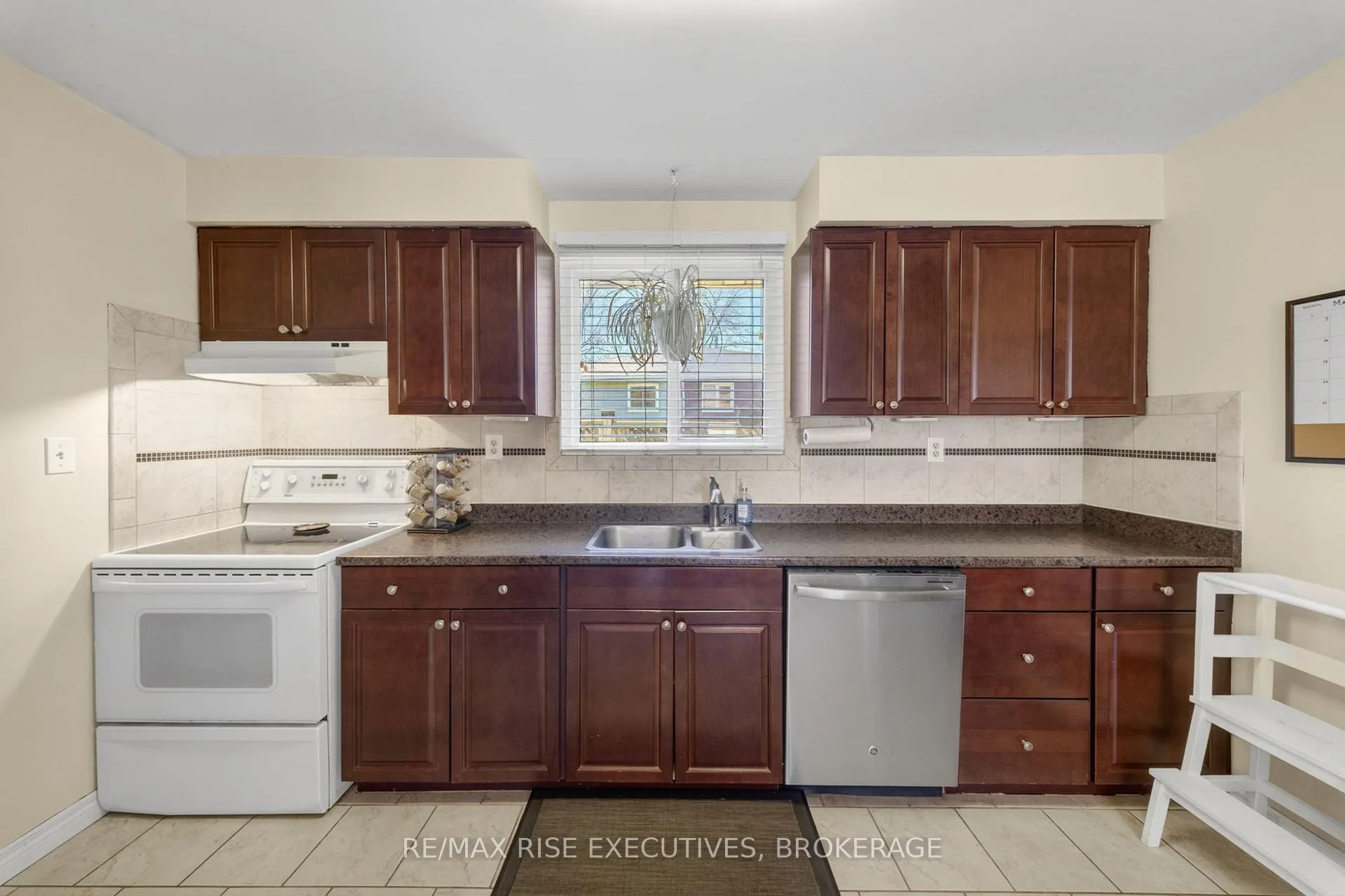 Photo 12 of 1089 Pinewood Place, Kingston, City Northwest — HOMEH