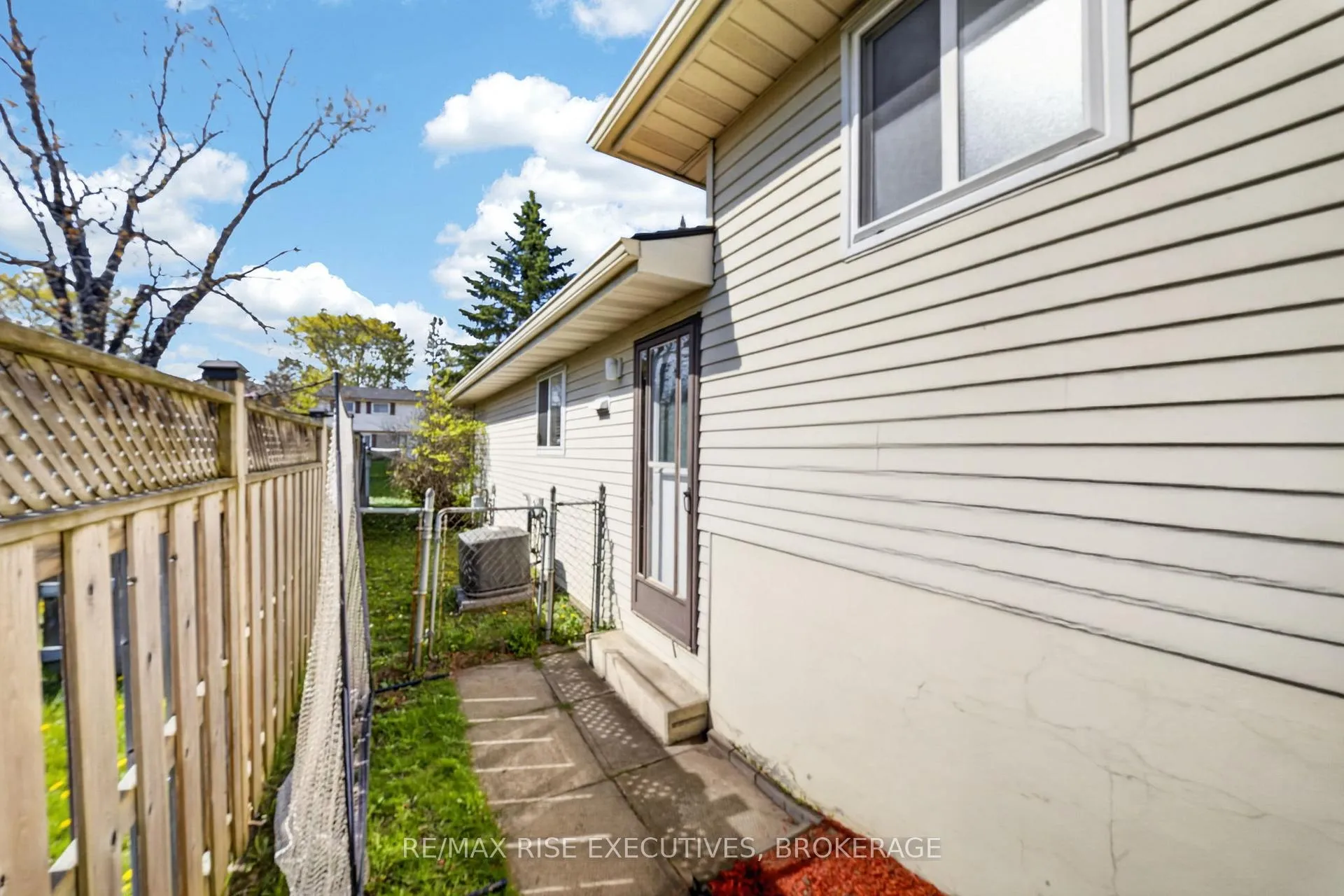 Photo 28 of 1089 Pinewood Place, Kingston, City Northwest — HOMEH