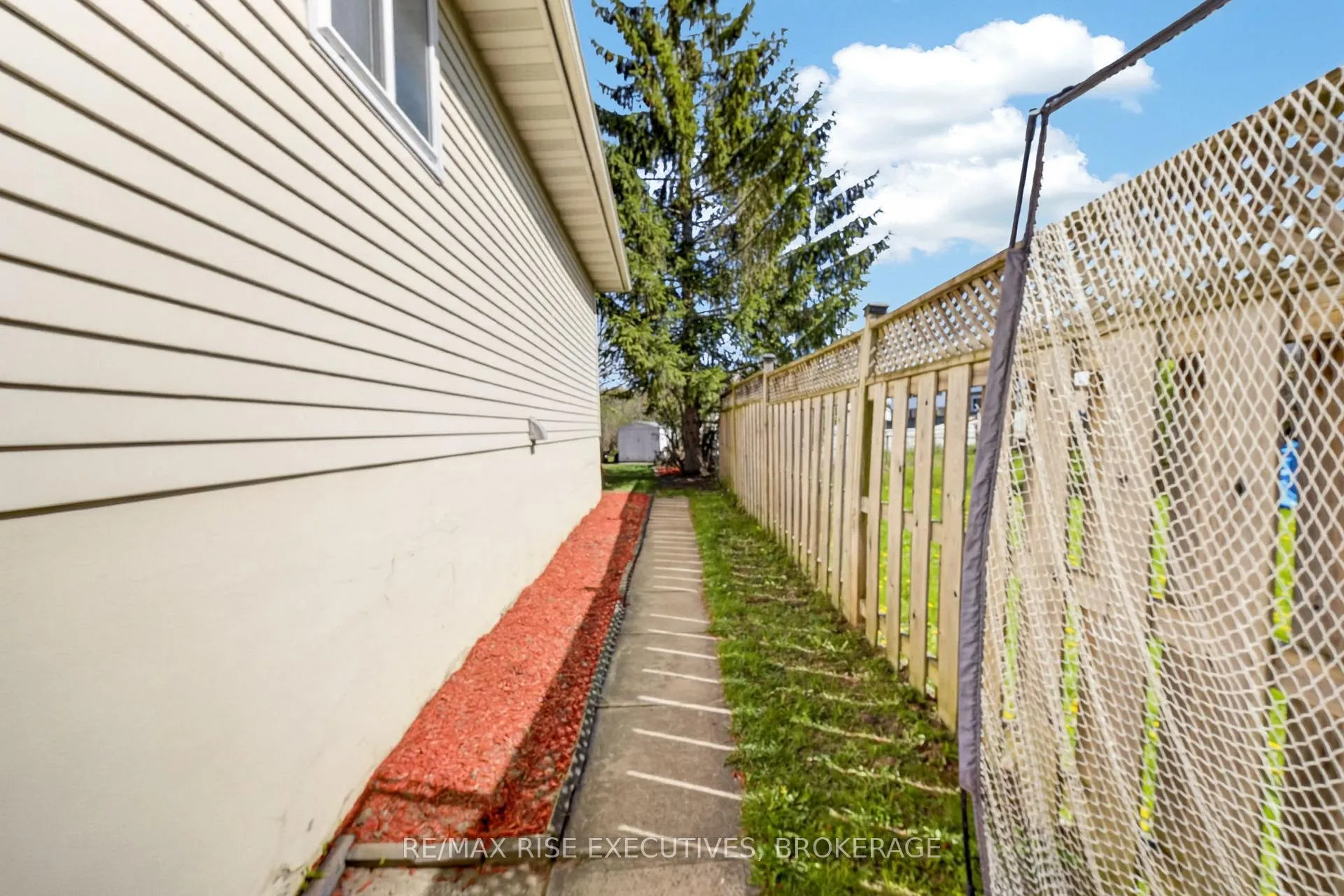 Photo 29 of 1089 Pinewood Place, Kingston, City Northwest — HOMEH