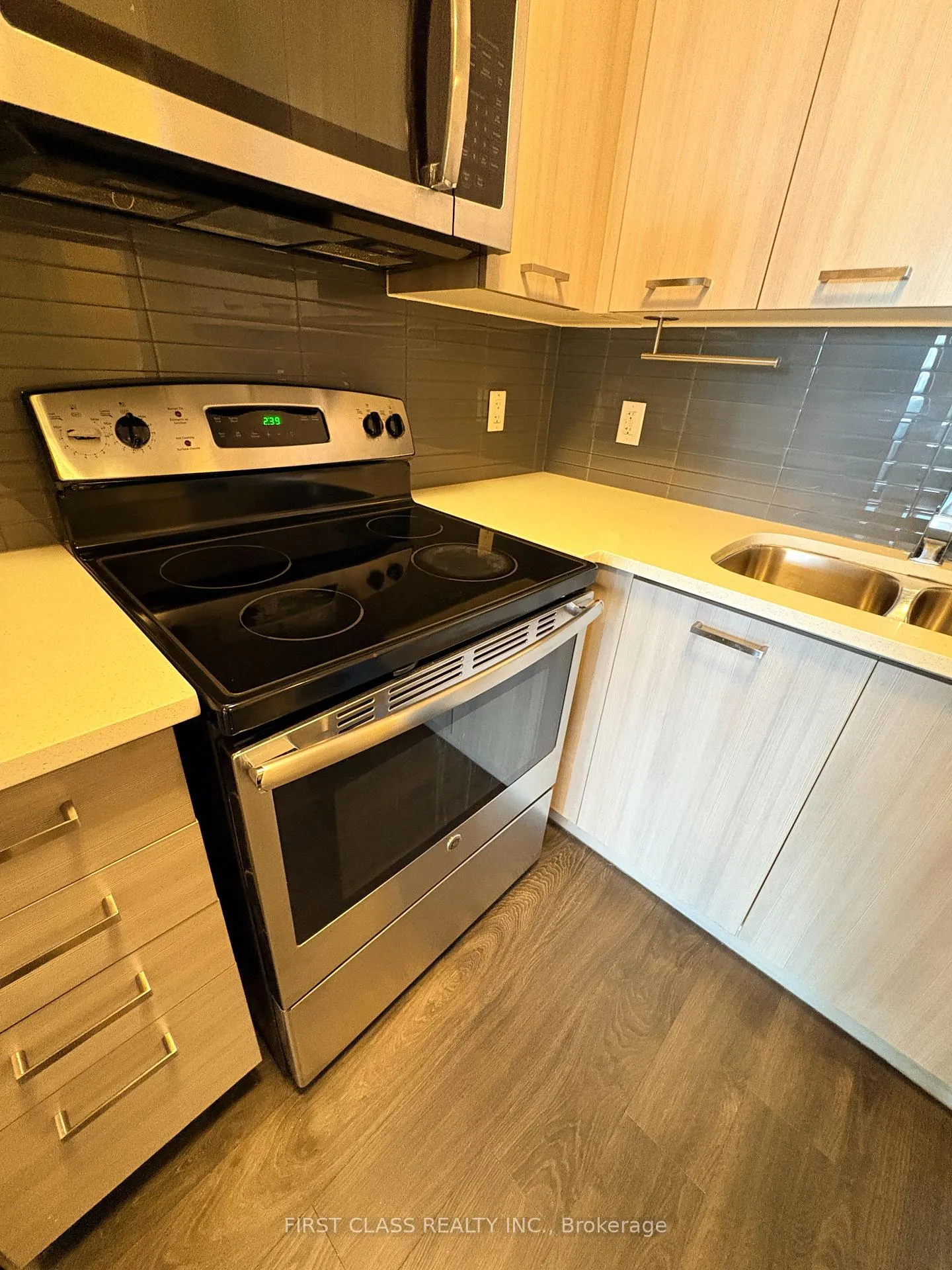 Photo 18 of Unit 504, 150 Main Street W, Hamilton, Central — HOMEH
