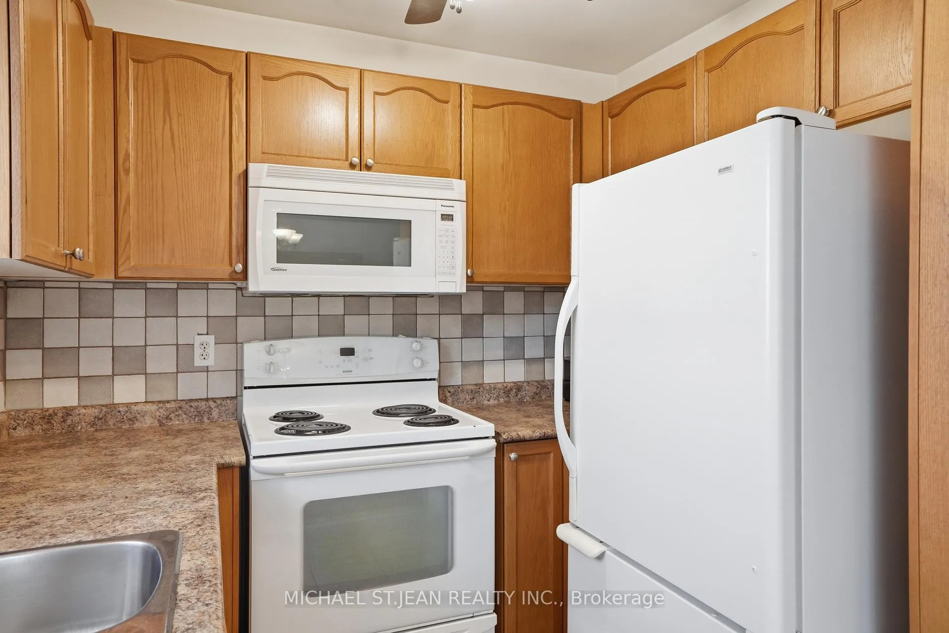 Photo 14 of 2393 Curtis Road, Burlington, Orchard — HOMEH