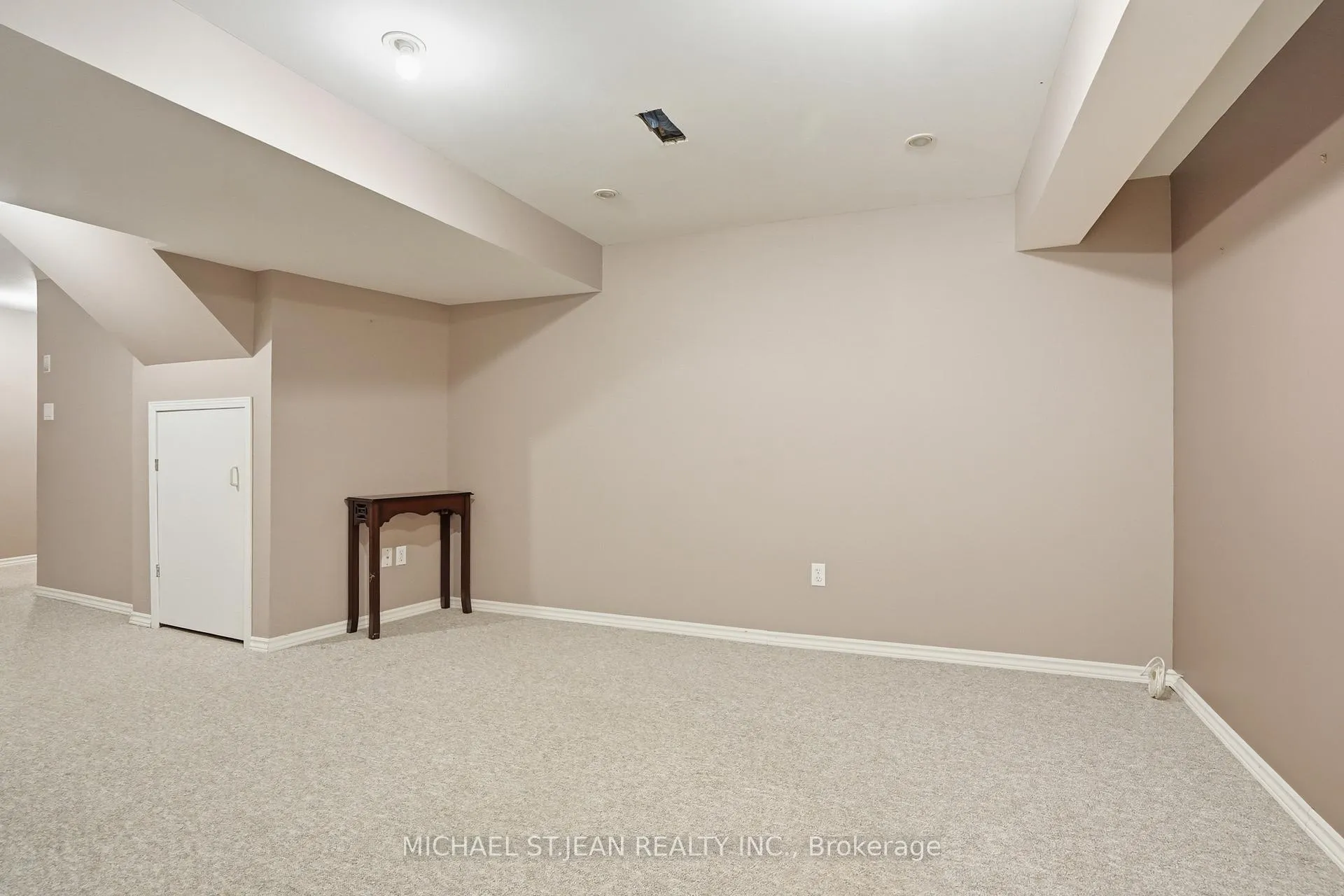 Photo 32 of 2393 Curtis Road, Burlington, Orchard — HOMEH