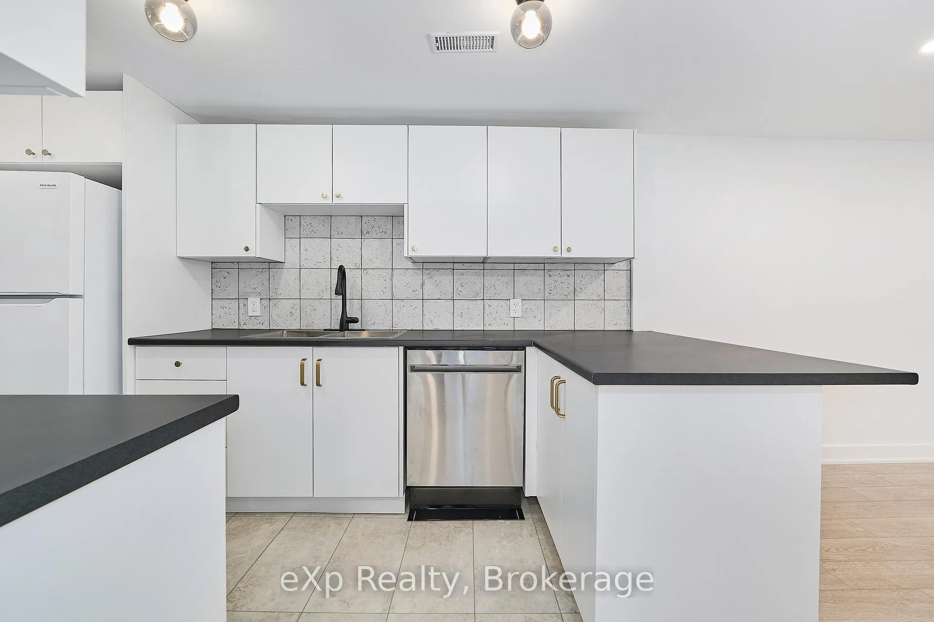 Photo 8 of 111 Riverside Drive N, Oshawa, Eastdale — HOMEH