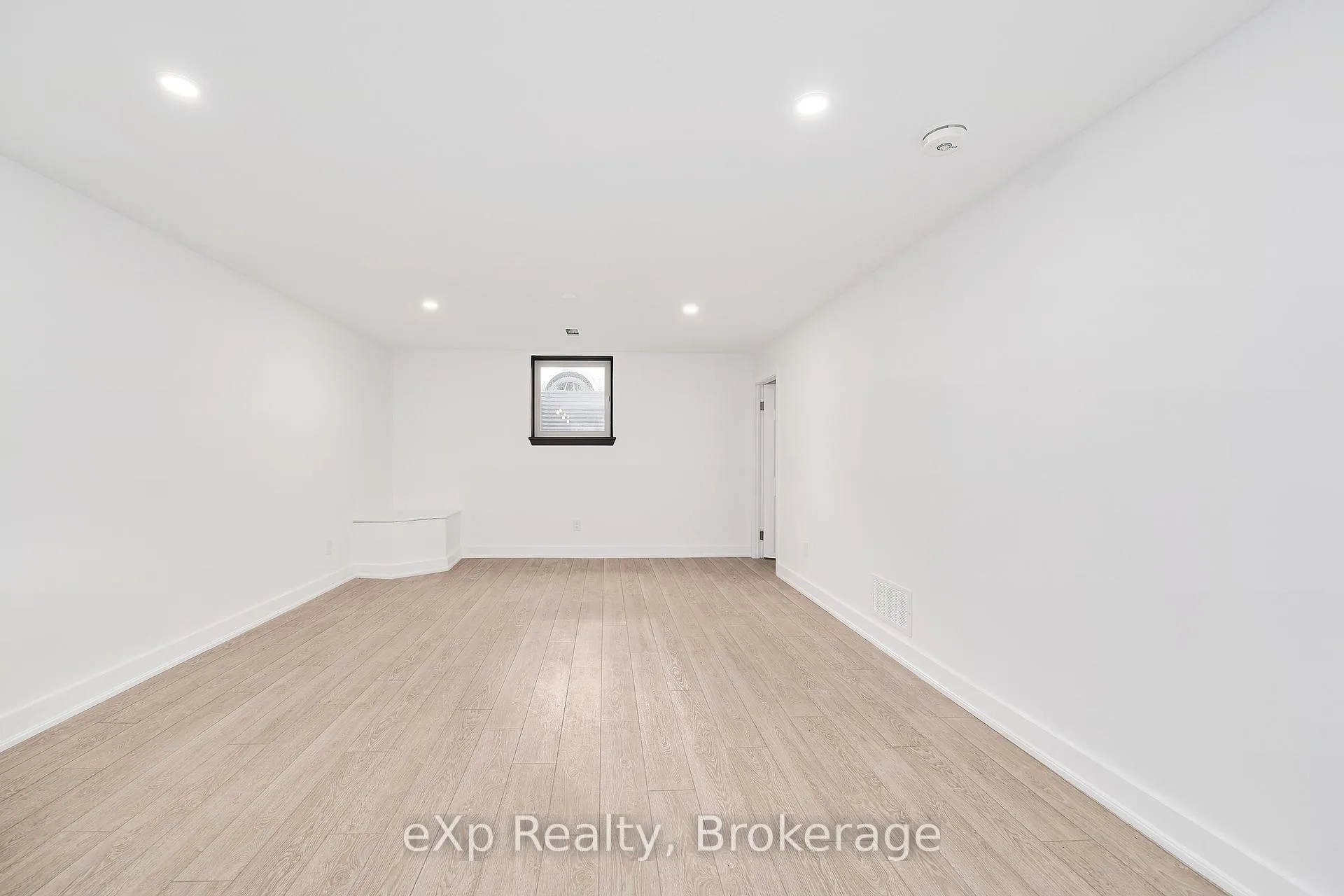 Photo 15 of 111 Riverside Drive N, Oshawa, Eastdale — HOMEH