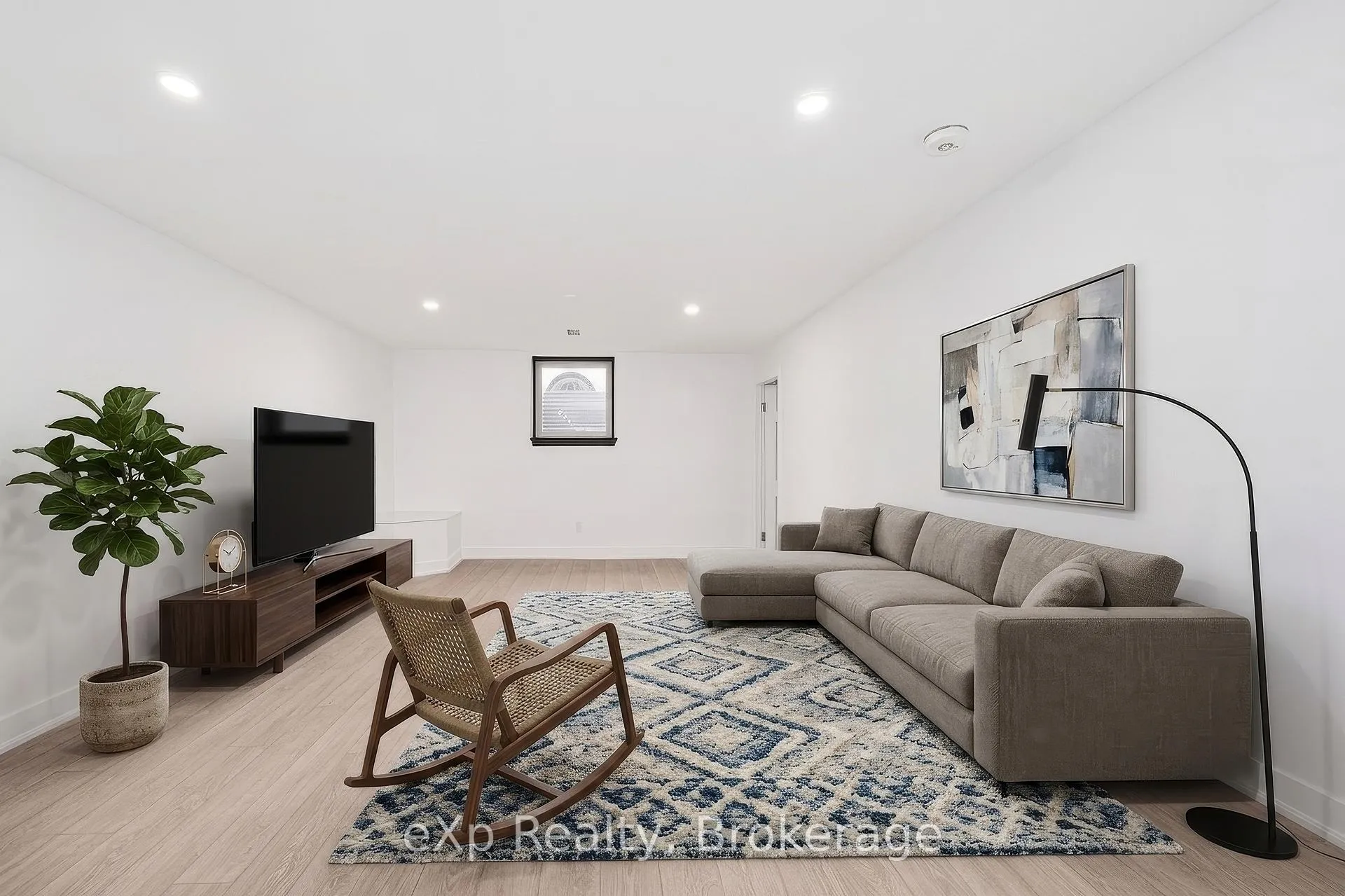 Photo 16 of 111 Riverside Drive N, Oshawa, Eastdale — HOMEH