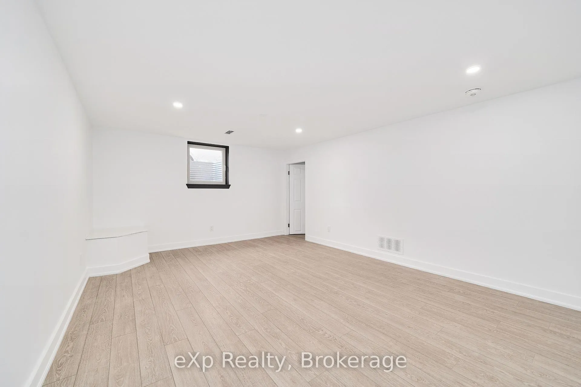 Photo 17 of 111 Riverside Drive N, Oshawa, Eastdale — HOMEH