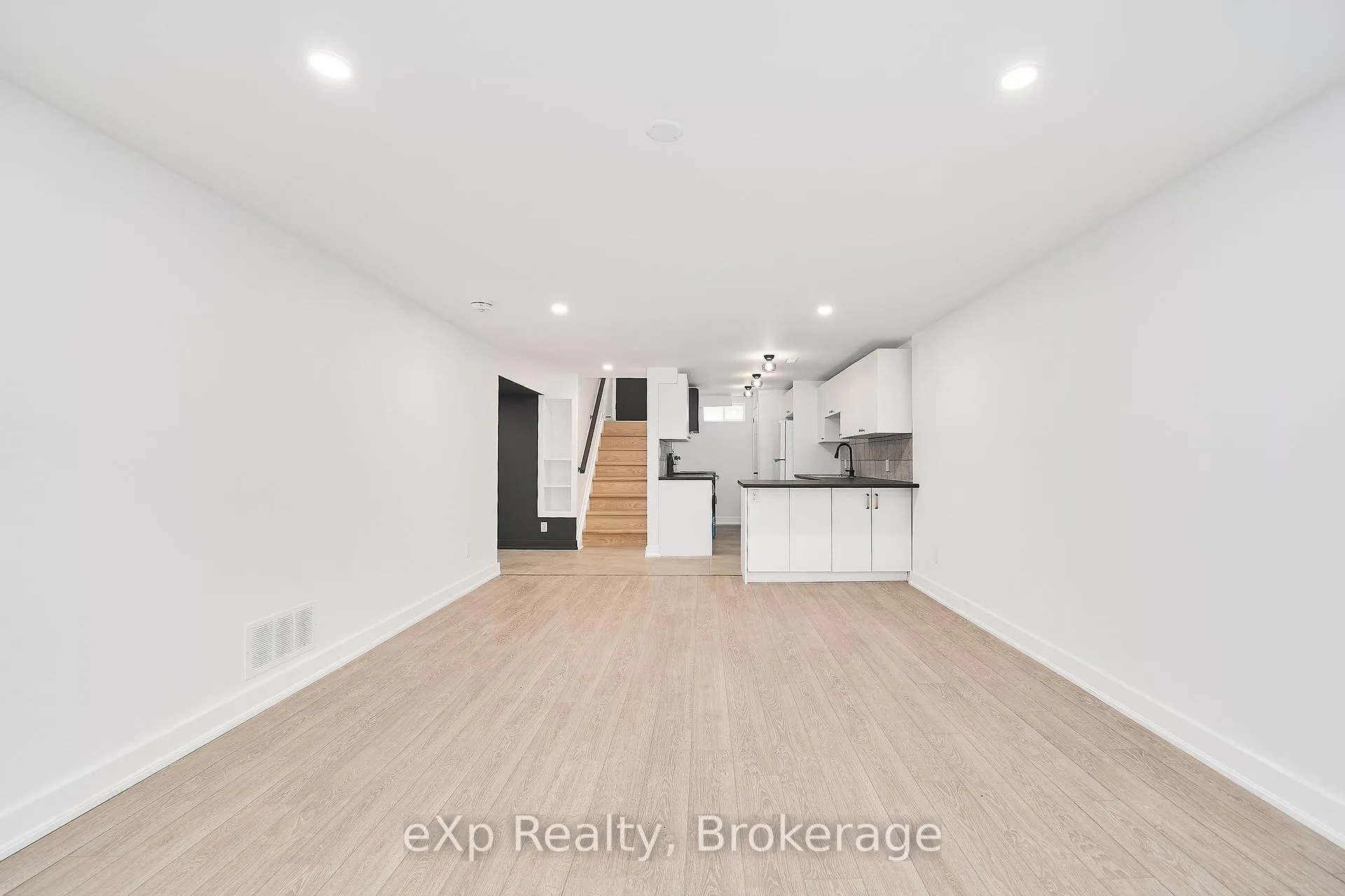 Photo 19 of 111 Riverside Drive N, Oshawa, Eastdale — HOMEH