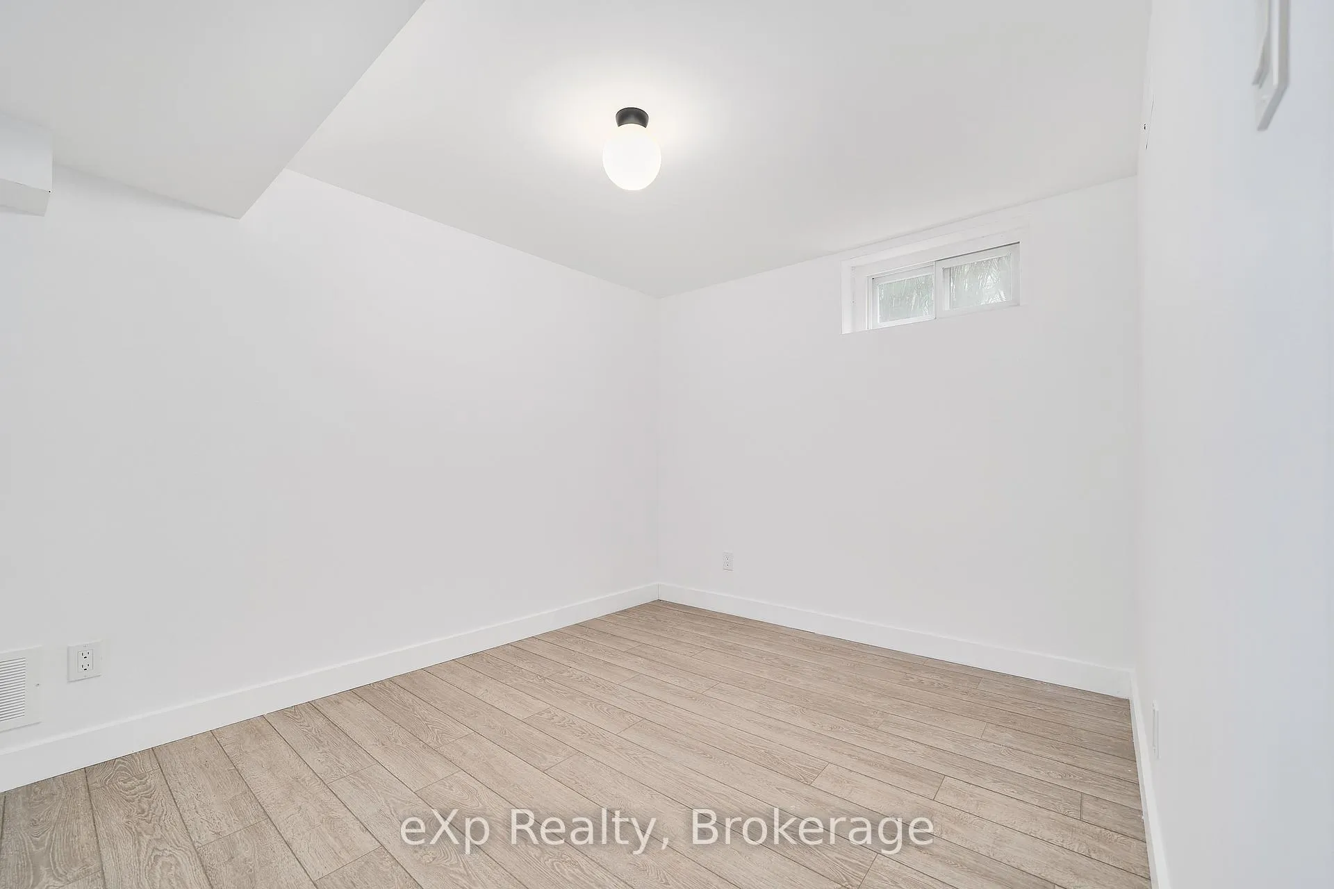 Photo 24 of 111 Riverside Drive N, Oshawa, Eastdale — HOMEH