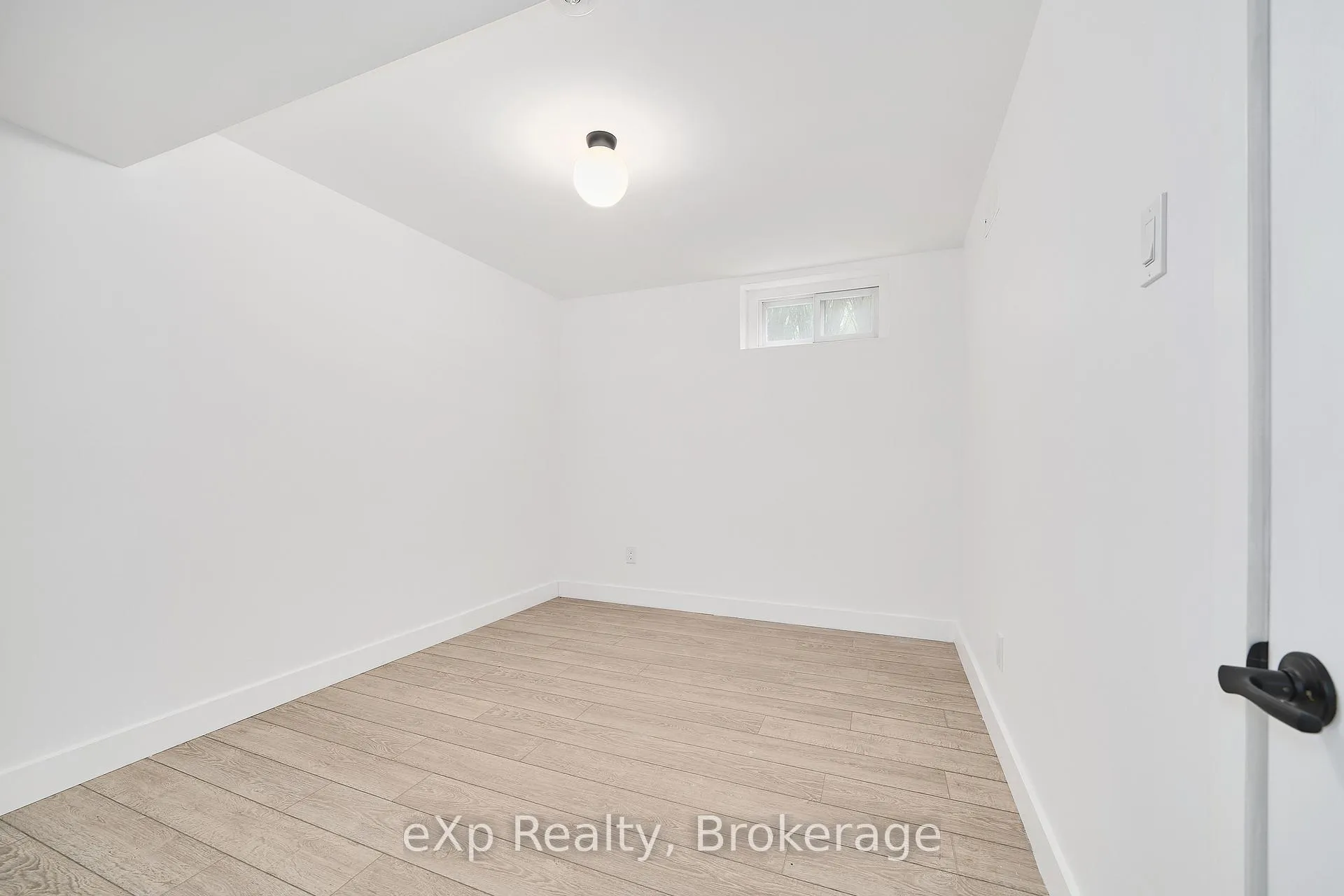 Photo 26 of 111 Riverside Drive N, Oshawa, Eastdale — HOMEH