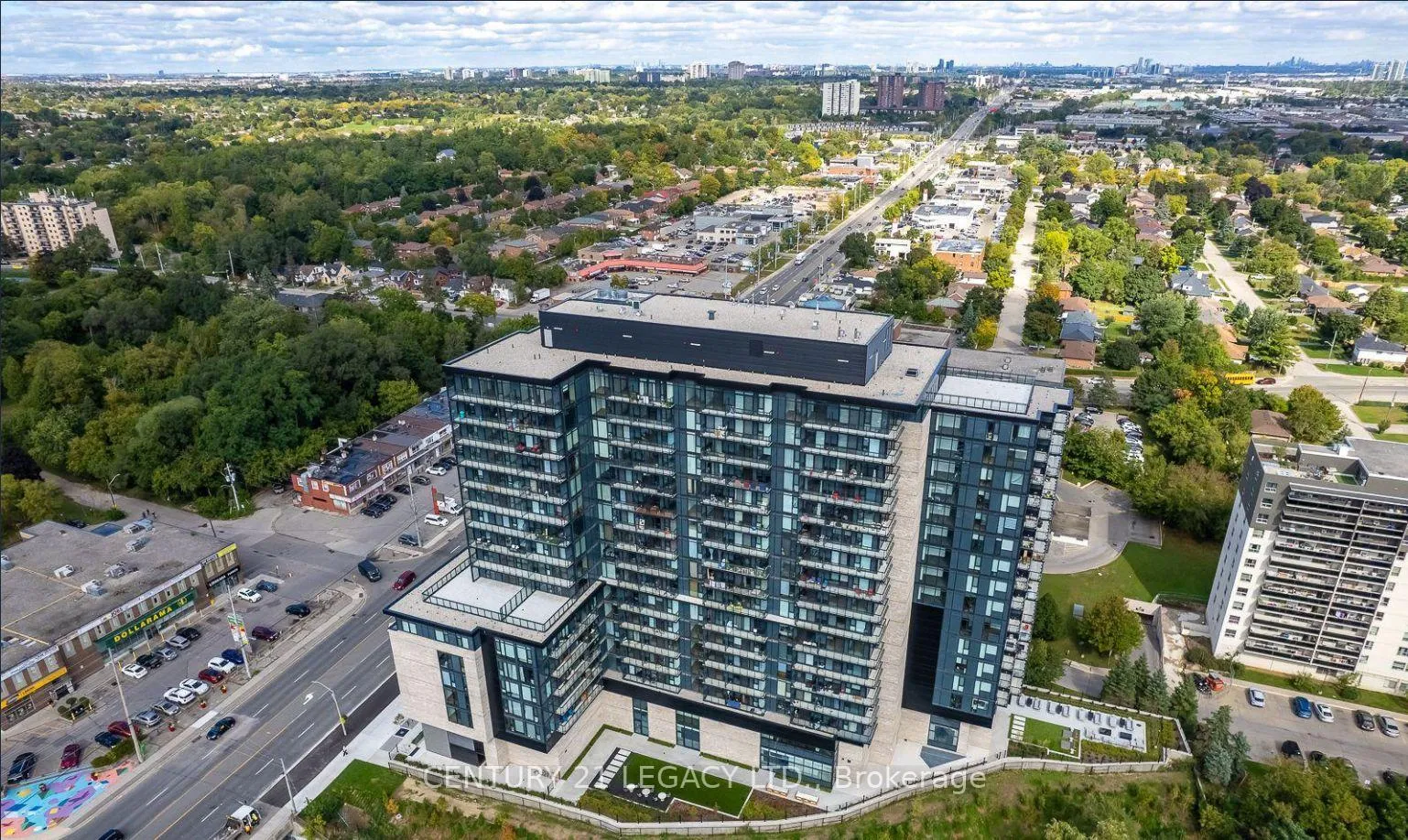 Front of Unit 821, 86 Dundas Street E