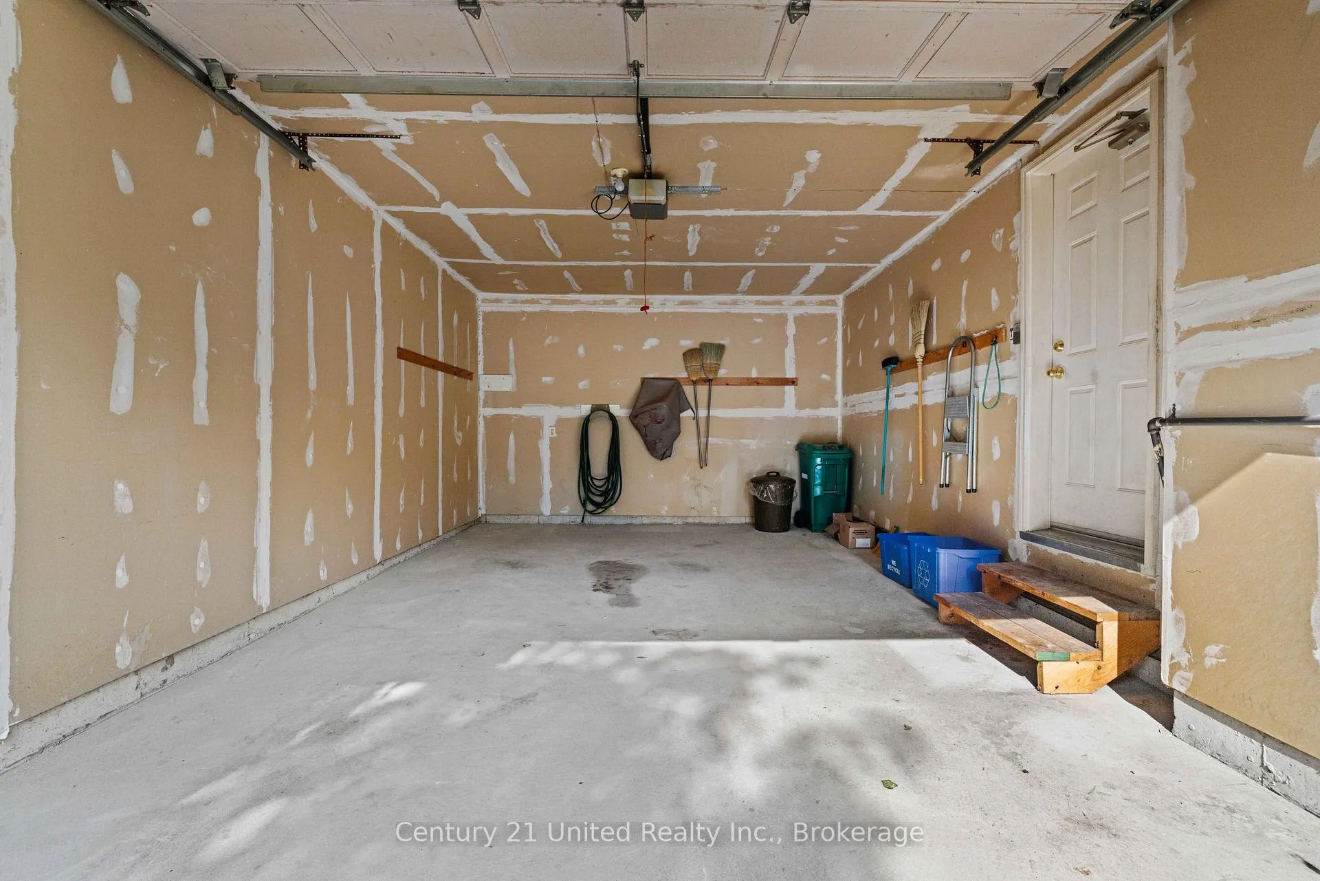 Photo 33 of 2438 Woodglade Boulevard, Peterborough, Monaghan Ward 2 — HOMEH