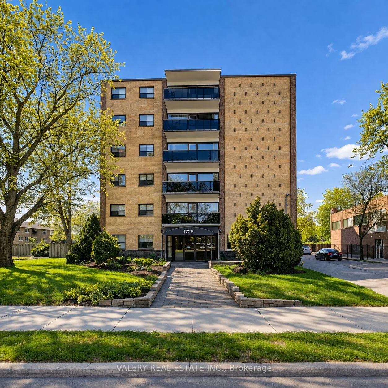 Front of Unit 301, 1725 Lawrence Avenue E