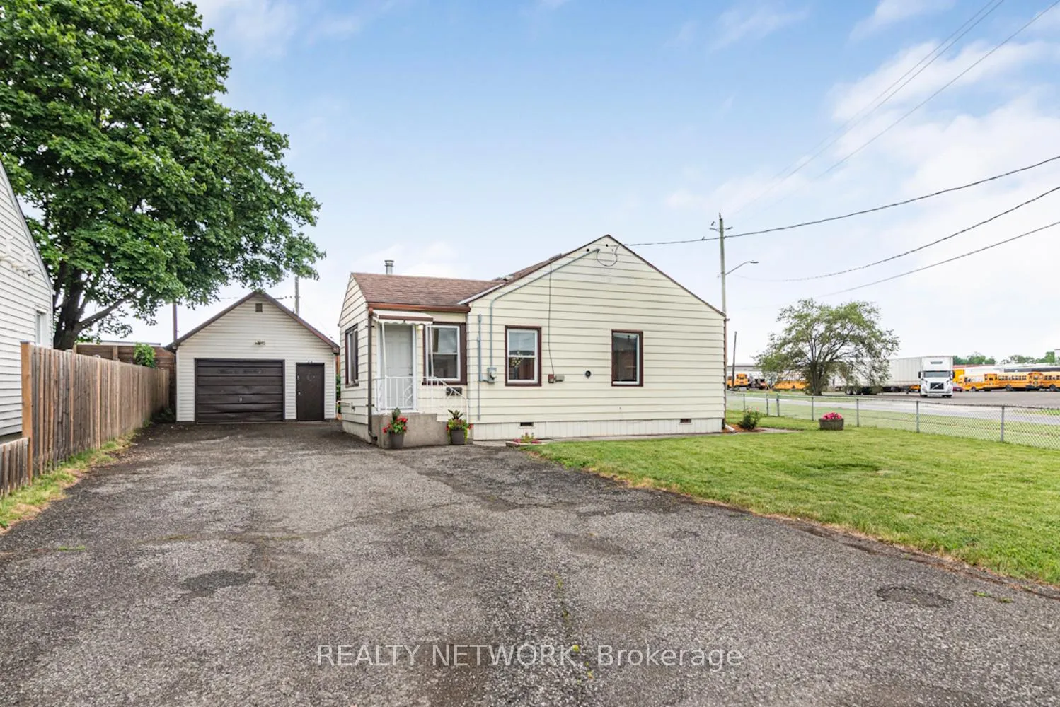 Photo 3 of 168 Berryman Avenue, St. Catharines, E. Chester — HOMEH