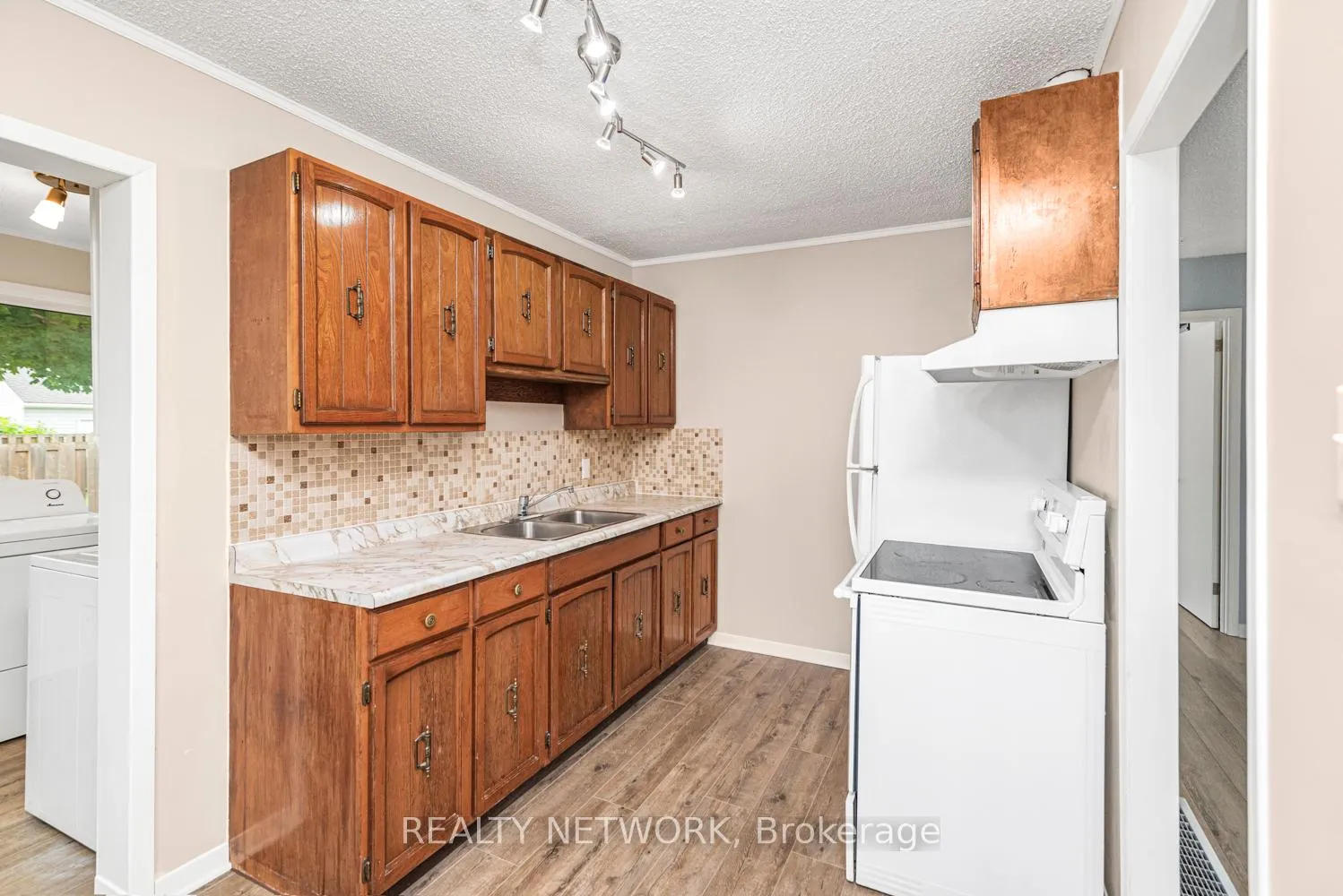 Photo 11 of 168 Berryman Avenue, St. Catharines, E. Chester — HOMEH