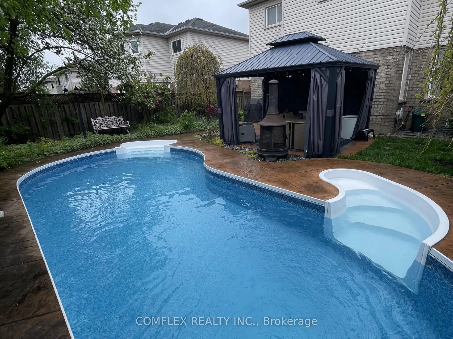 Photo 5 of 1045 Beaver Valley Crescent, Oshawa, Northglen — HOMEH